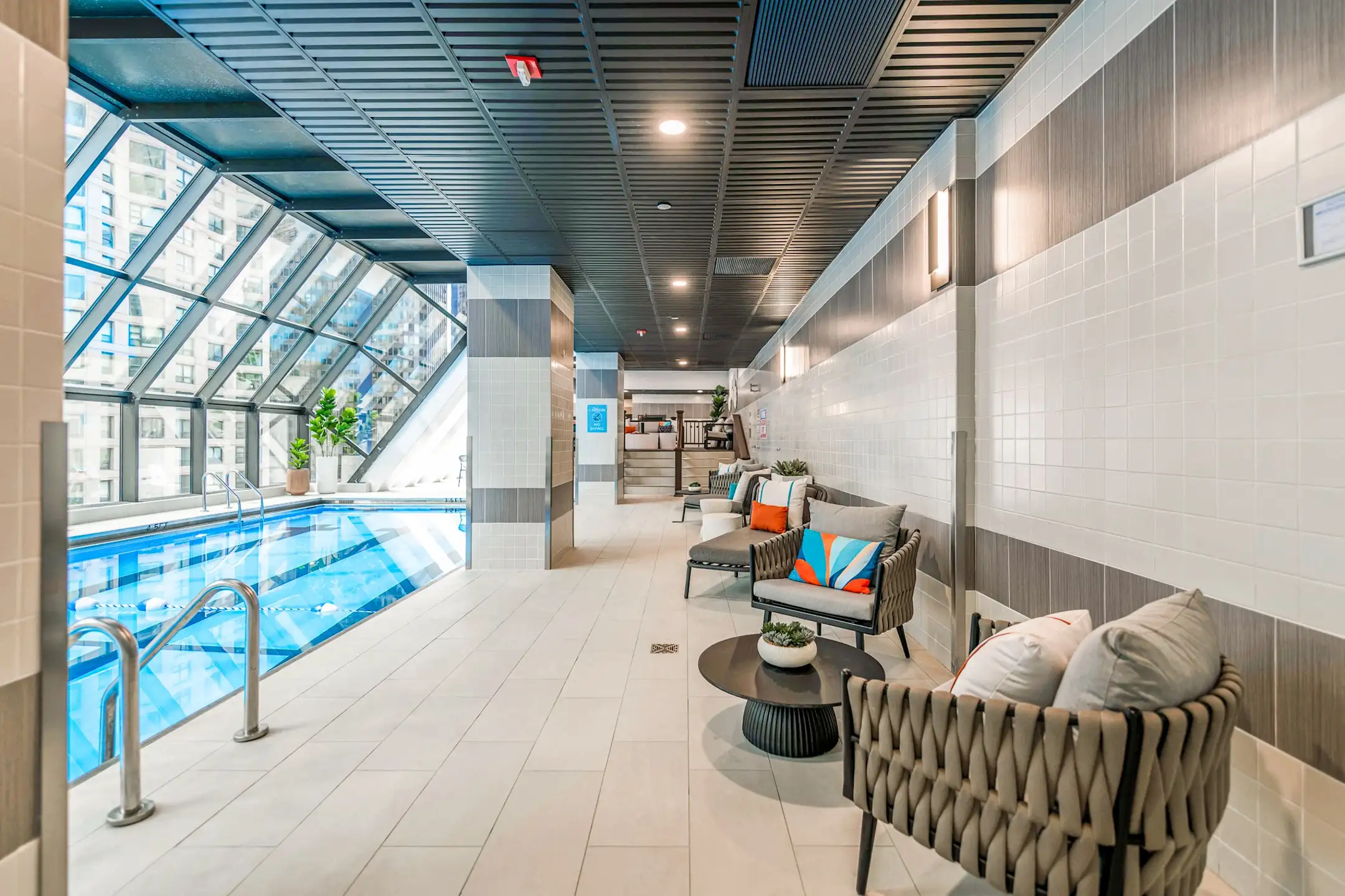 Axis Apartments and Lofts Apartments Chicago, IL 60611