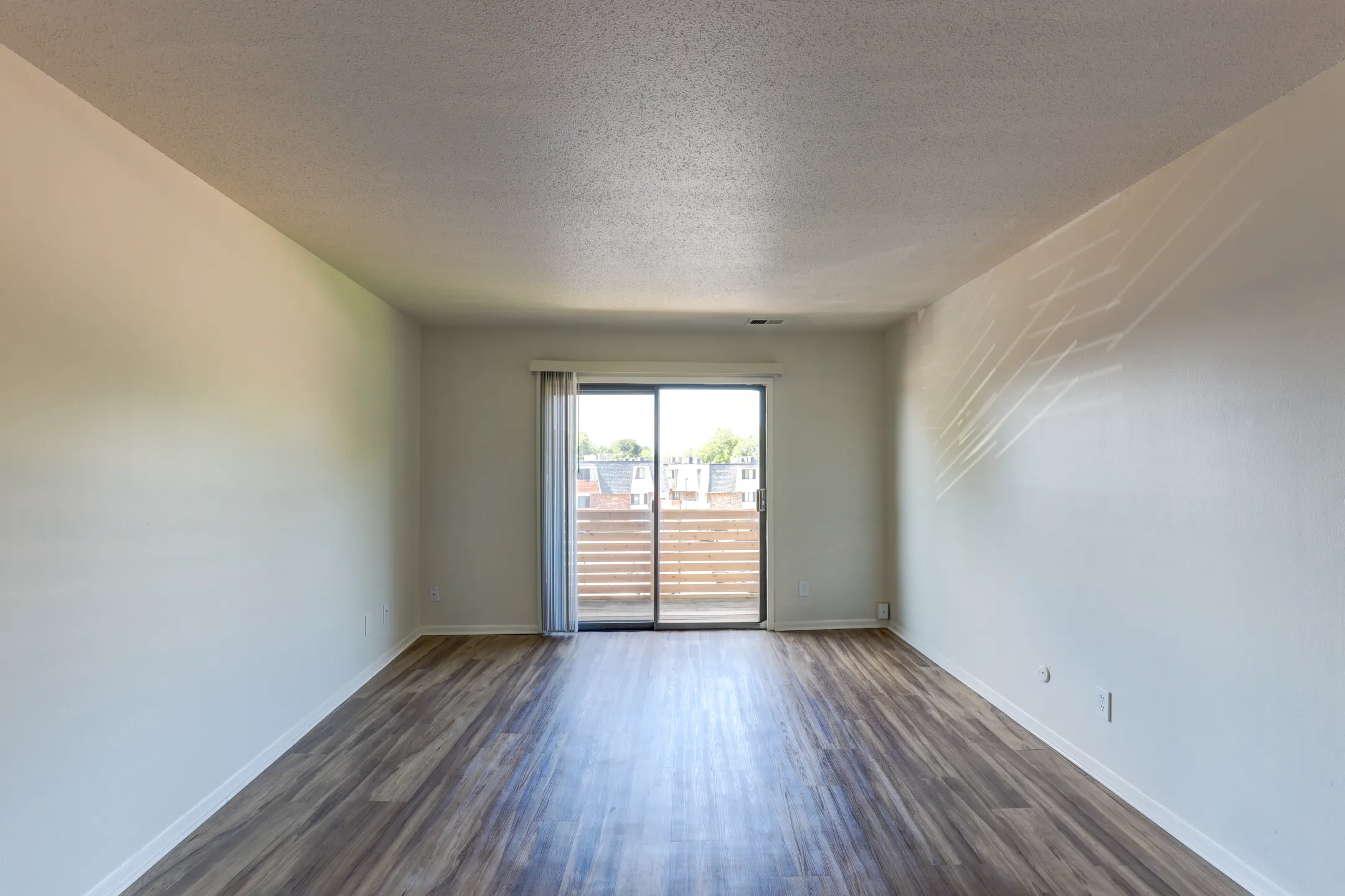 The Columns 2149 E Sunshine St Springfield, MO Apartments for Rent