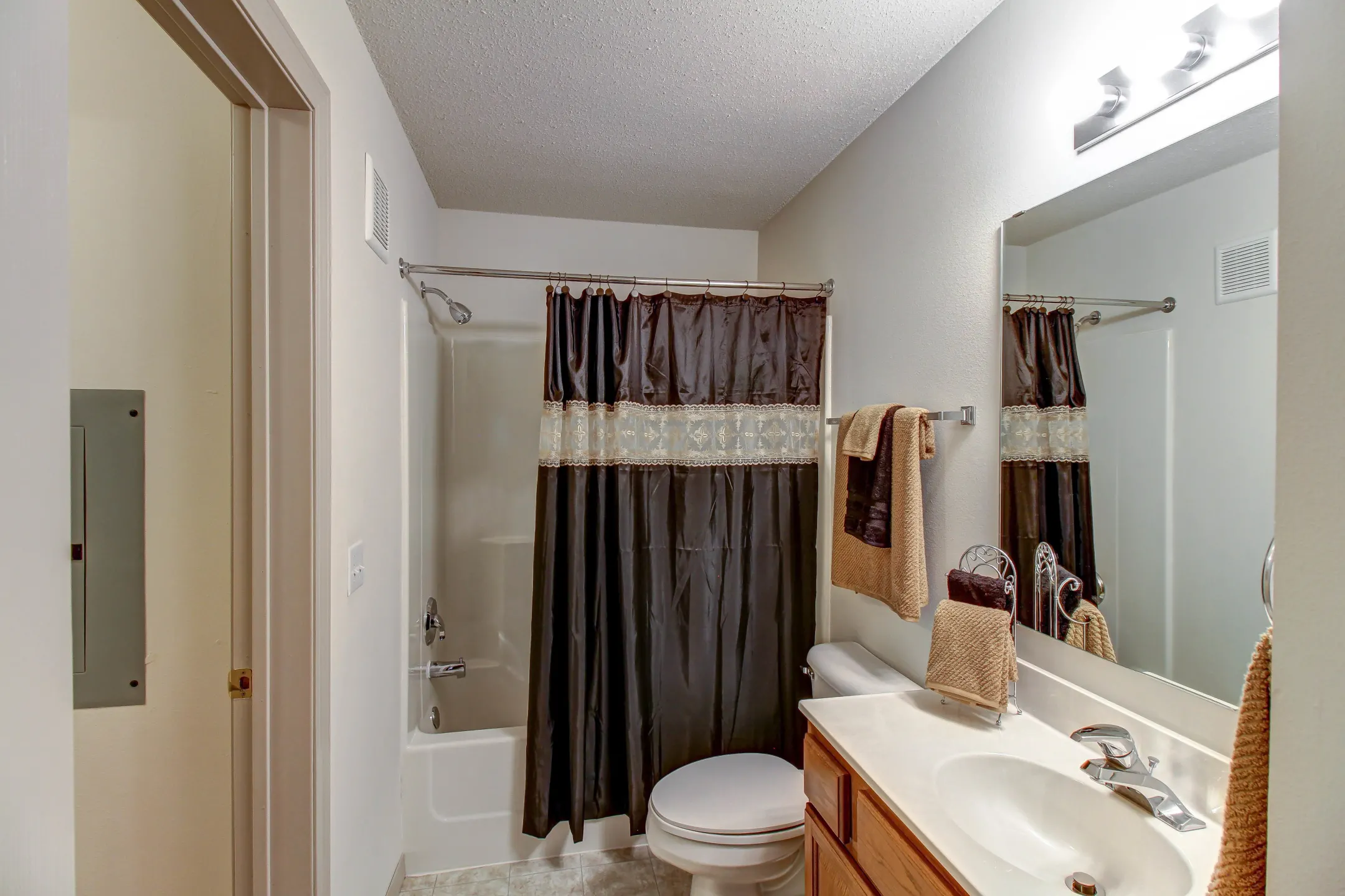 Bathroom - The Lexington Estates - Sioux Falls, SD
