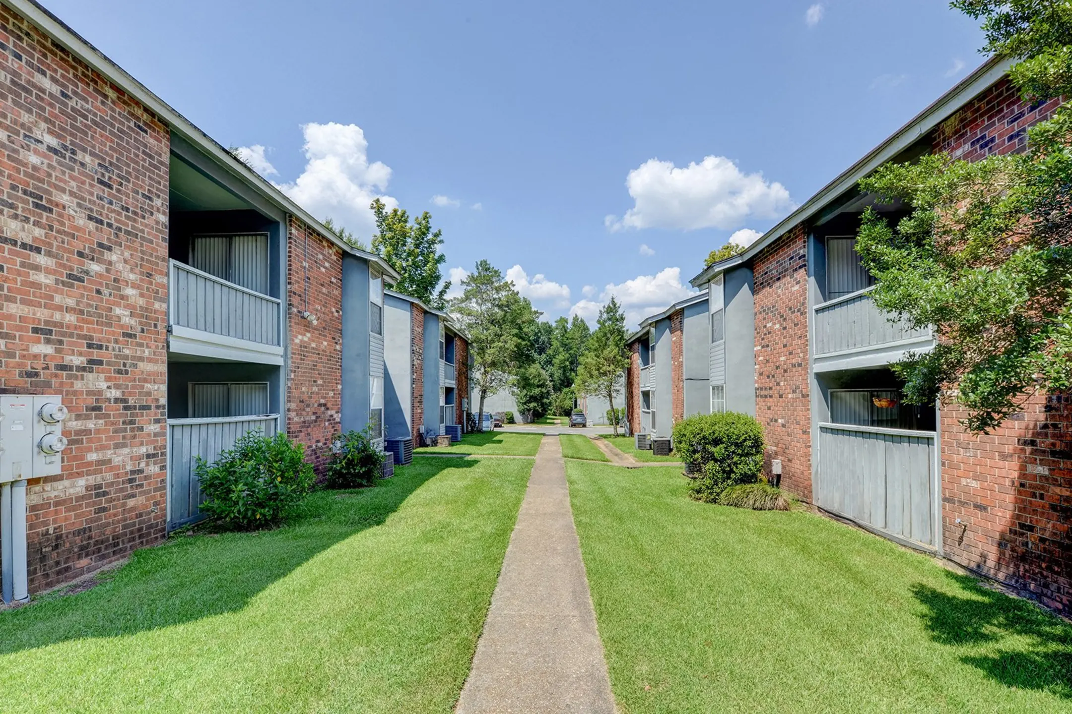 Landmark Apartments - 211 N Hills St | Meridian, MS Apartments for Rent 