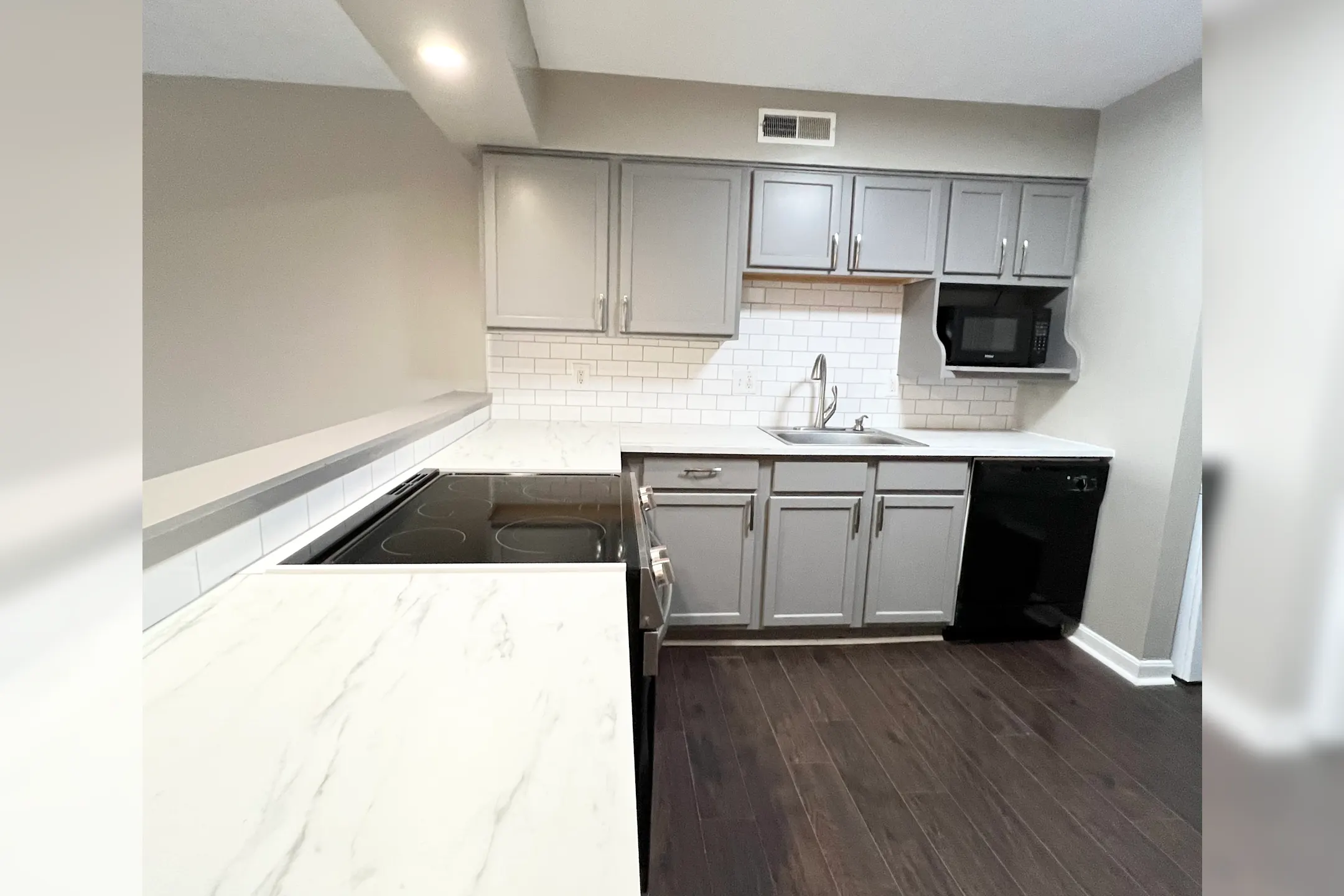 The Bluffs at Devou Park 100 Winding Way Covington, KY Apartments