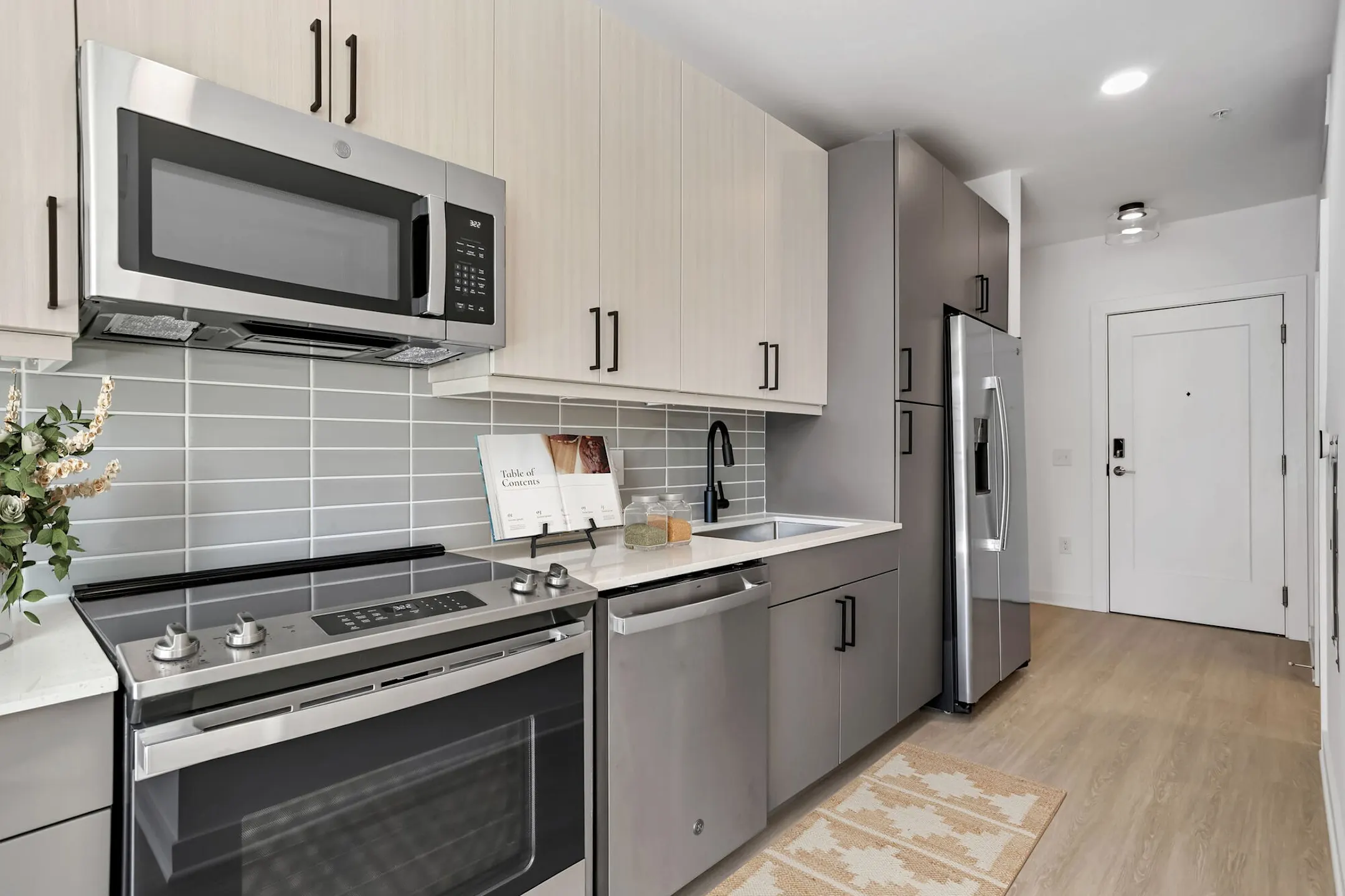 Kitchen - Solis Midtown Apartments - Charlotte, NC