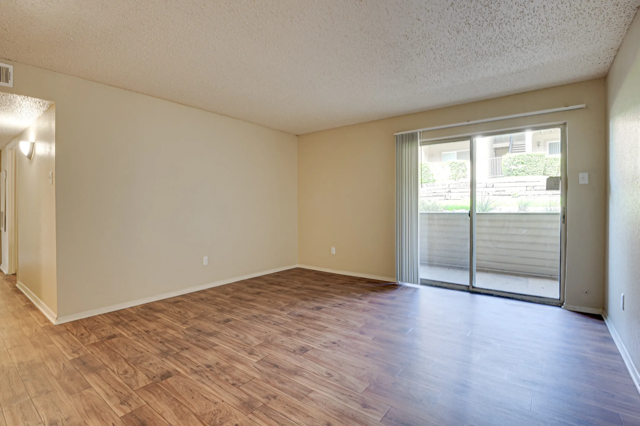 Copper Hill Apartments Bedford, TX 76021