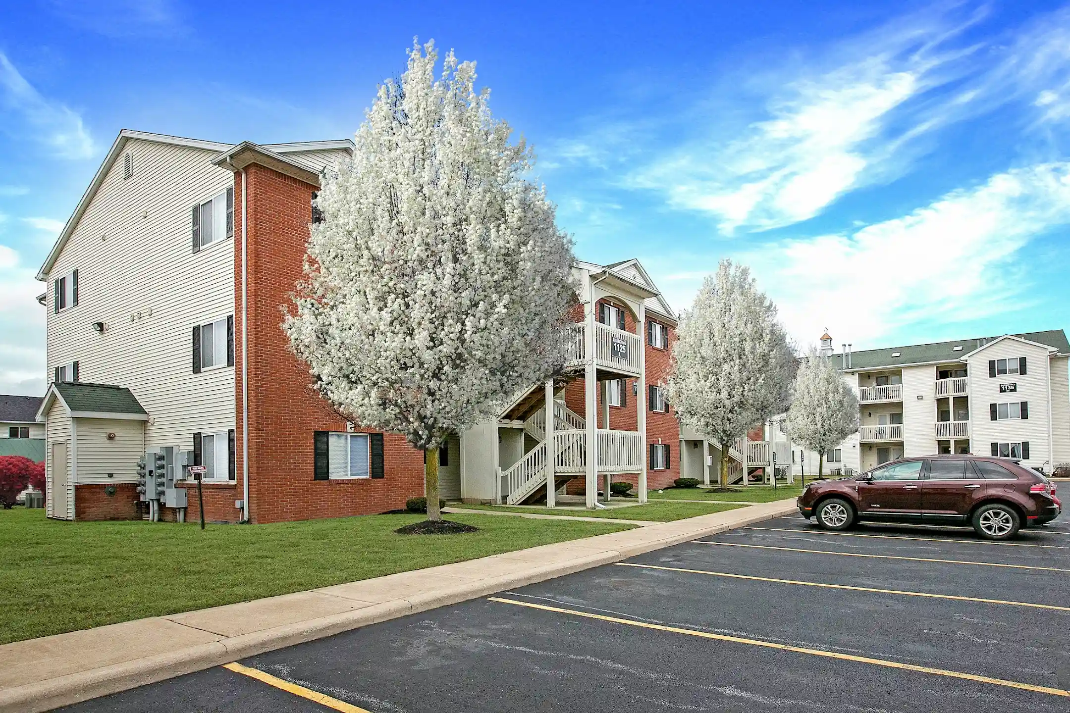 Steeplechase Apartments & Townhomes 1009 N Holland Sylvania Rd