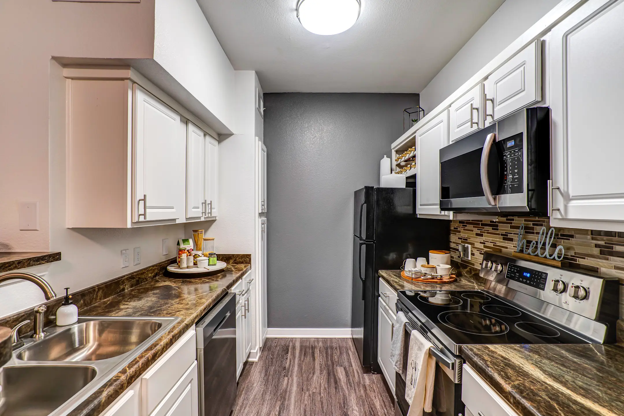 Kitchen - Metropolitan at Cityplace - Dallas, TX