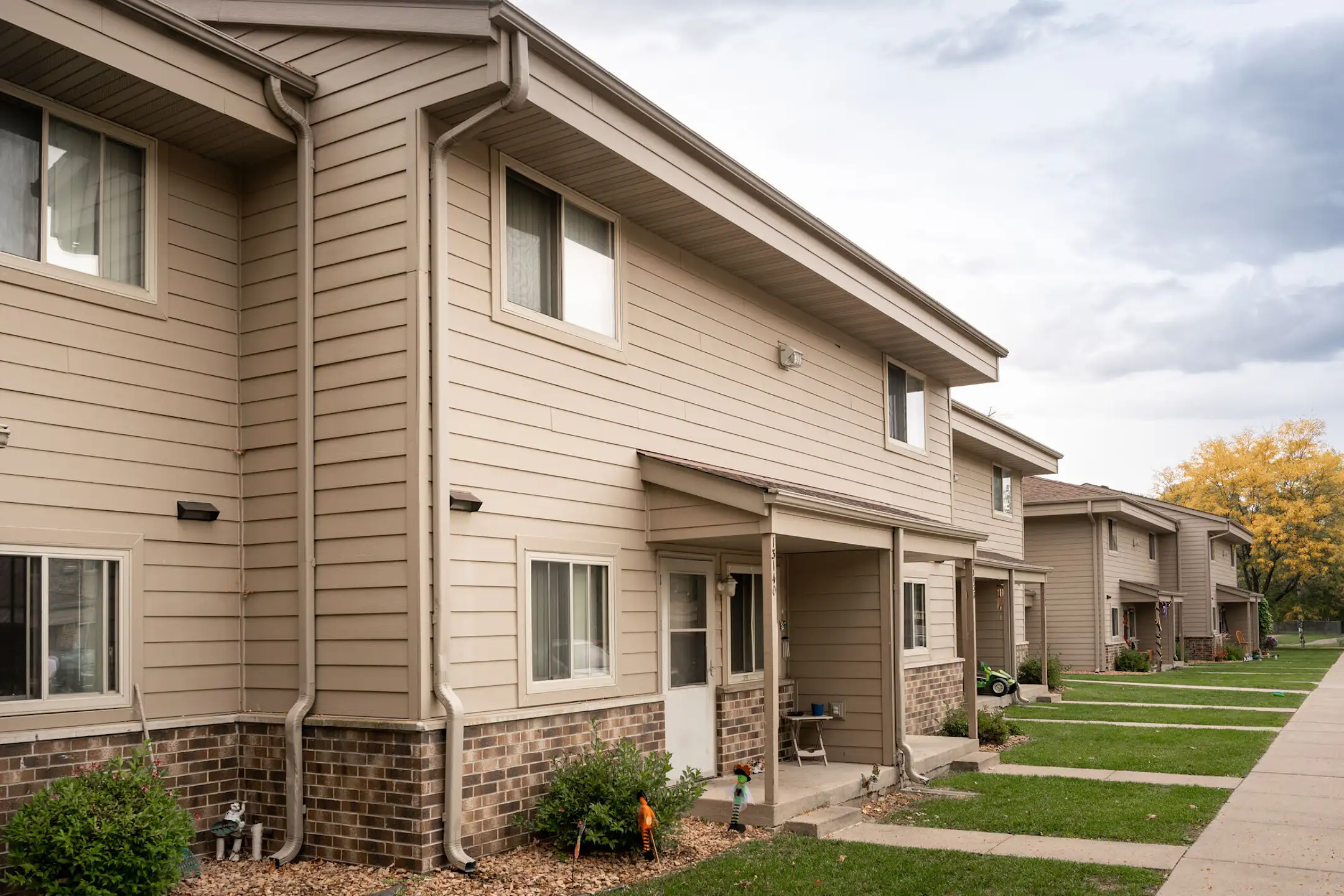 Woodview Apartments And Townhomes 13120 Woodview Lane Zimmerman, MN