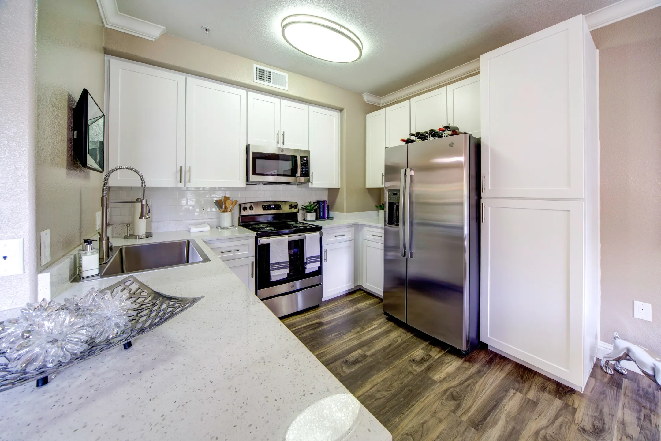 Kitchen - StoneLake Apartments - Elk Grove, CA