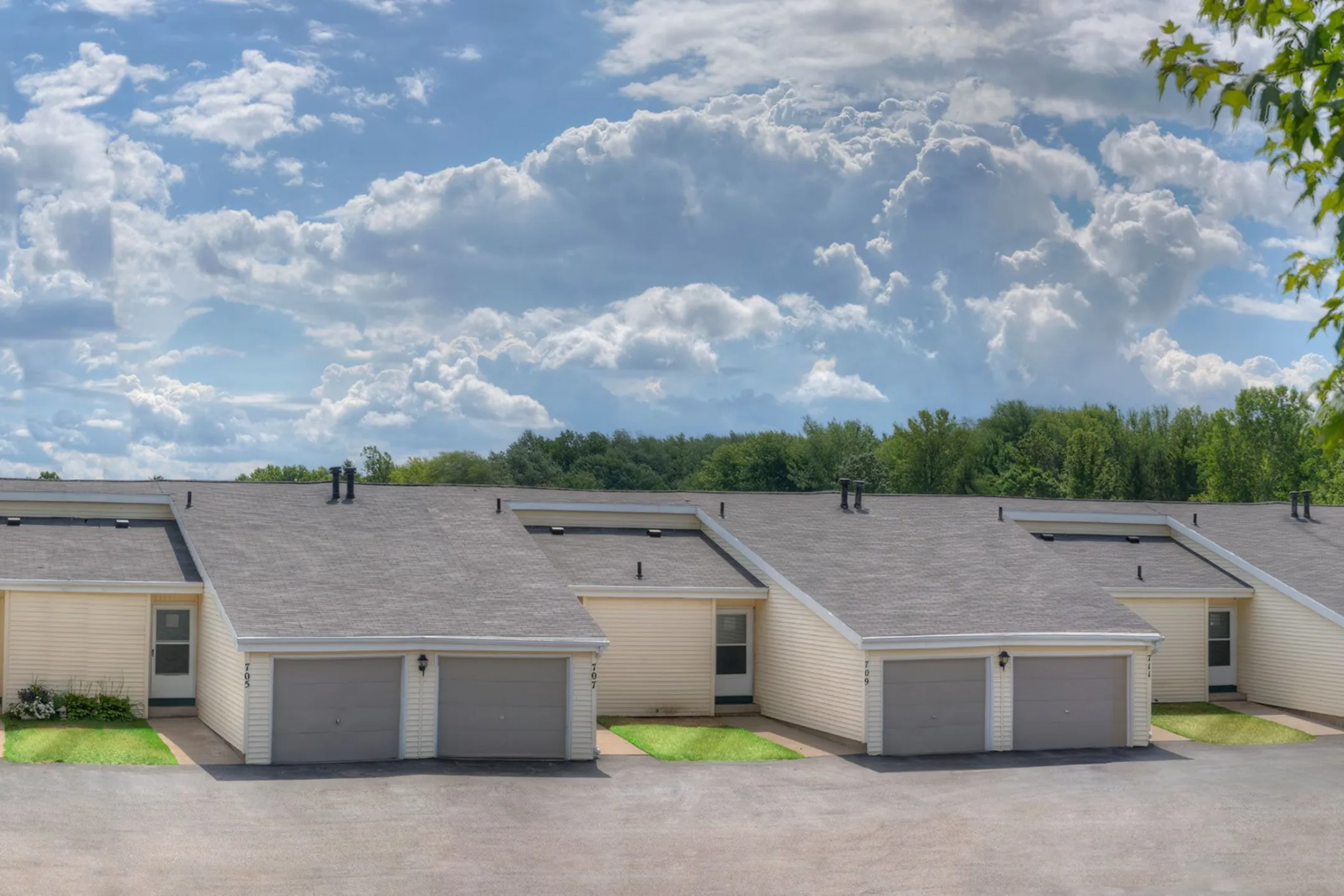 Woodgate Place 601 Cedar Cir Spencerport, NY Apartments for Rent