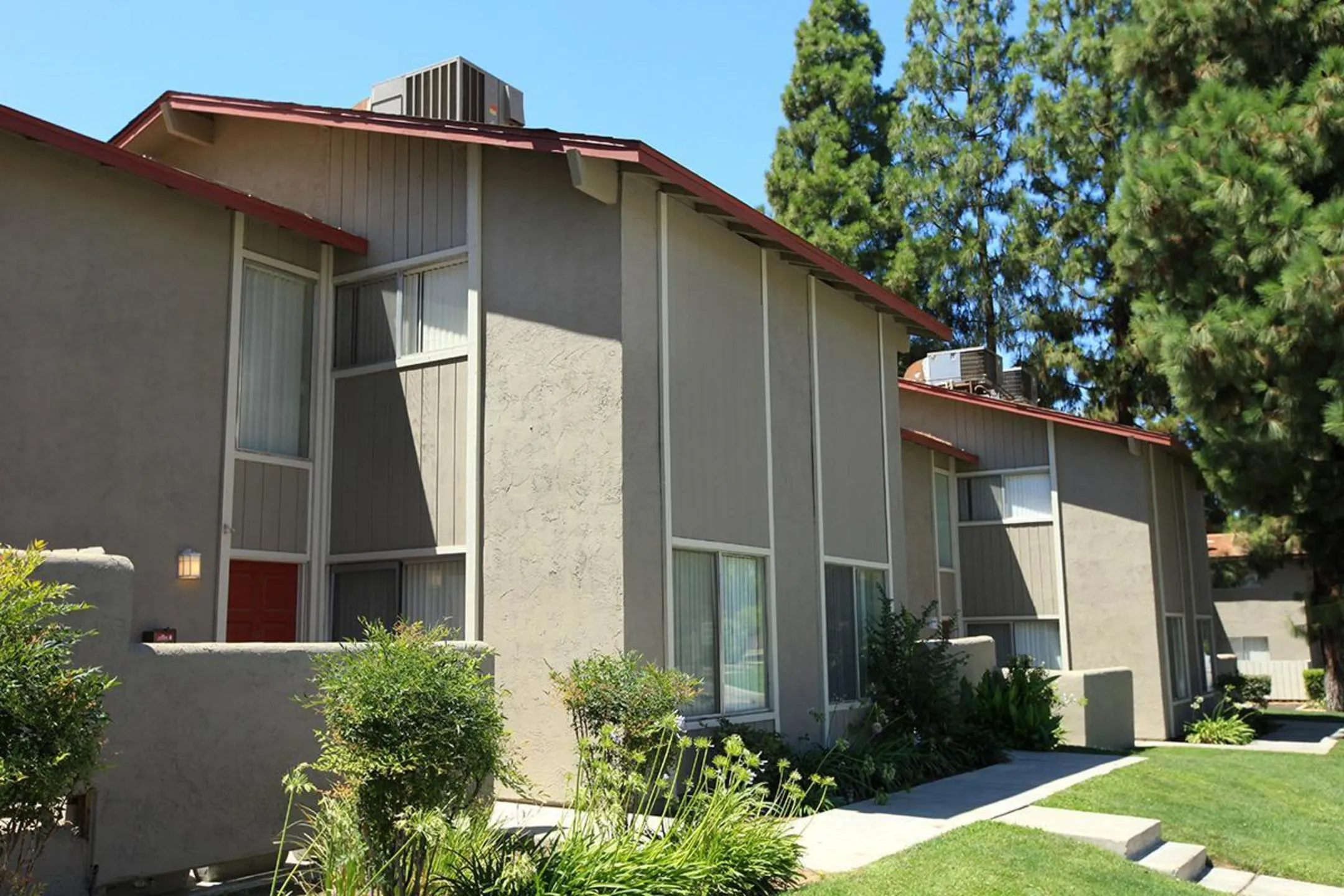 Building - Vernon Vista - Bakersfield, CA