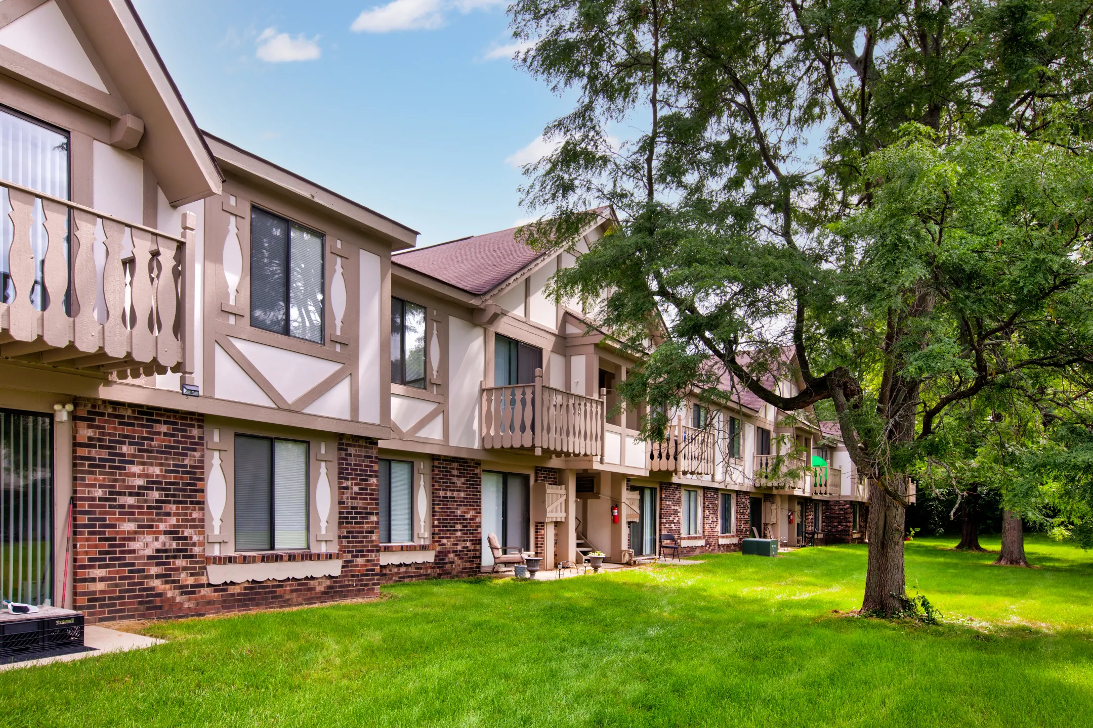 Great Oaks Apartments - 4801 Linden Rd | Rockford, IL Apartments for ...