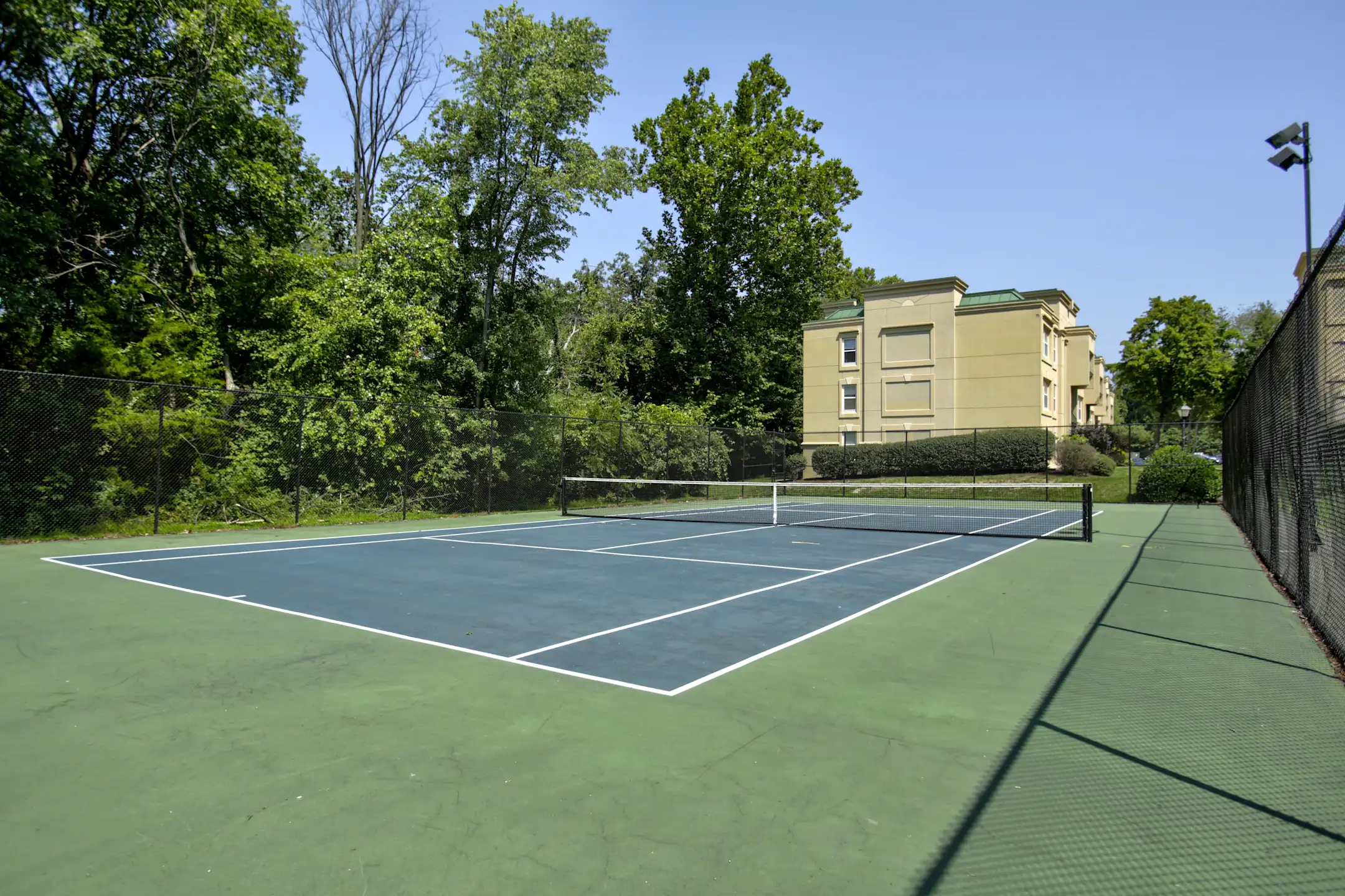 Stuart Woods Apartments - Herndon, VA
