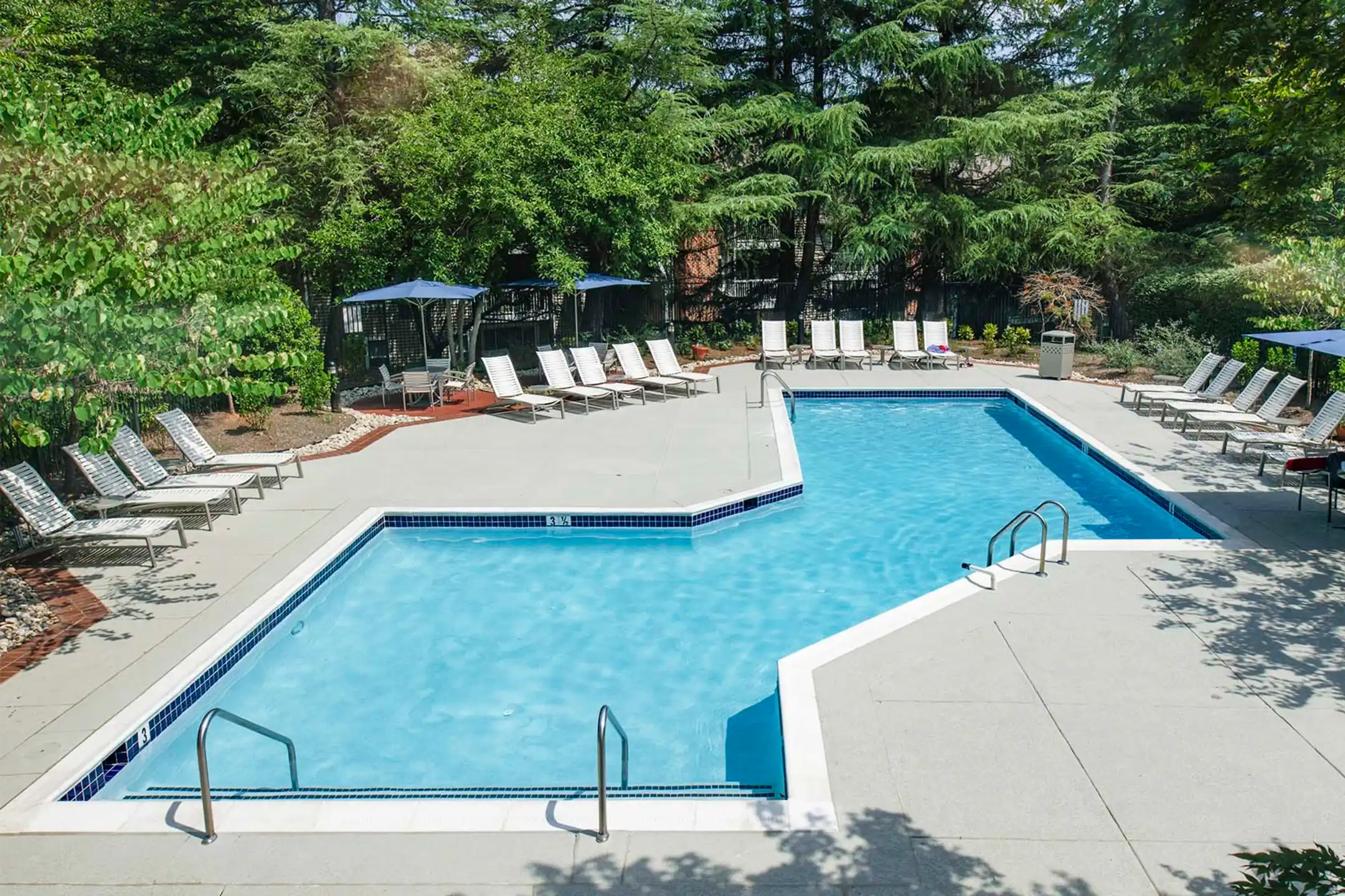 Burke Shire Commons Apartments 5812 Chase Commons Ct Burke, VA