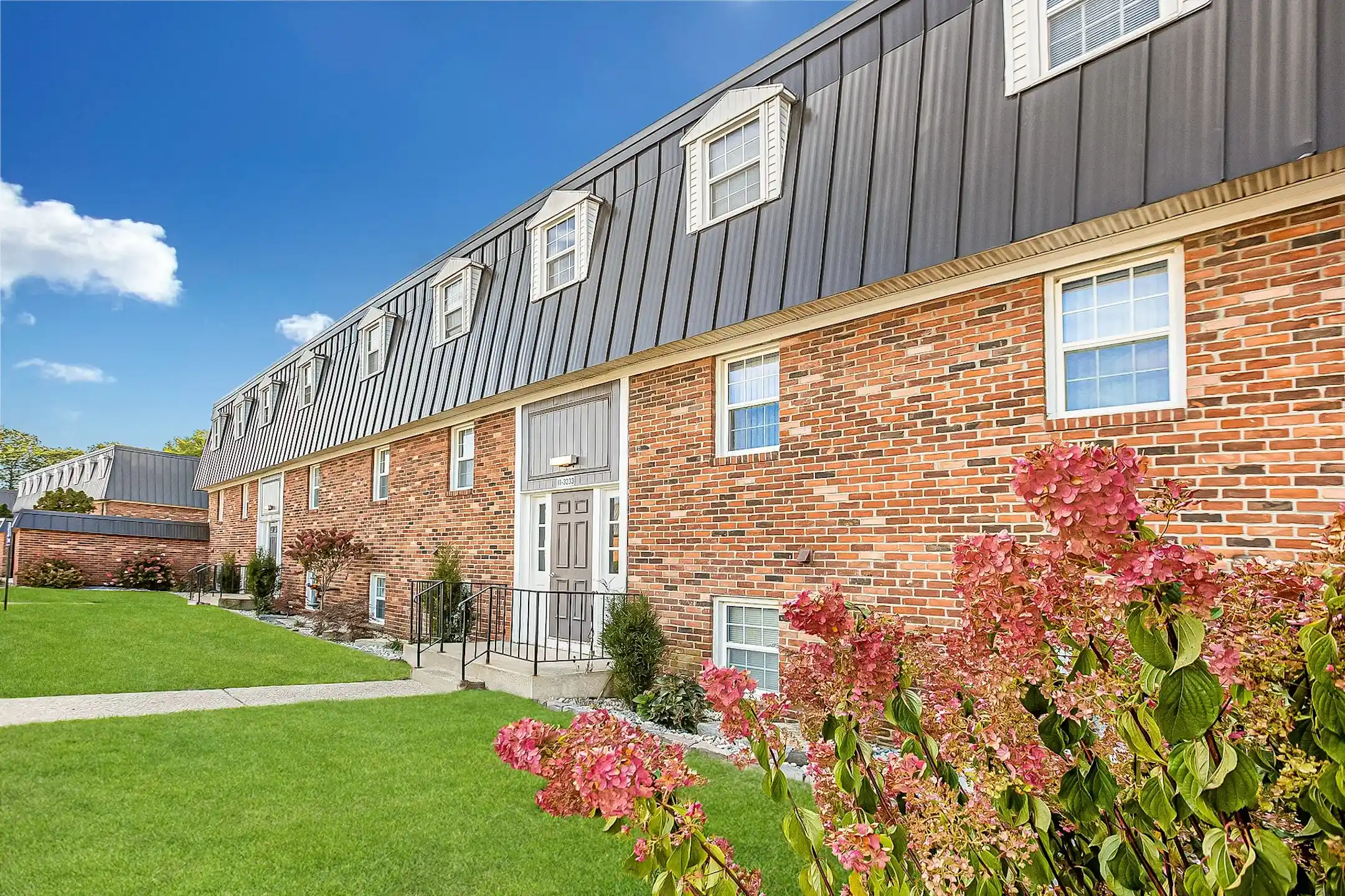 Lake Forest Apartments 3235 Soft Water Lake Drive NE Grand Rapids