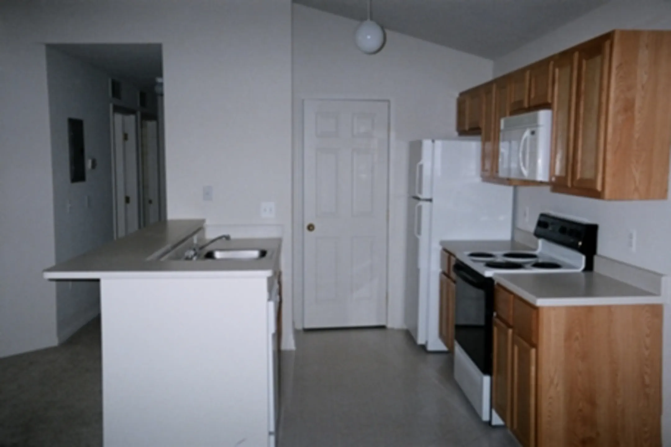 Kitchen - Whitmore Lake Apartments - Whitmore Lake, MI