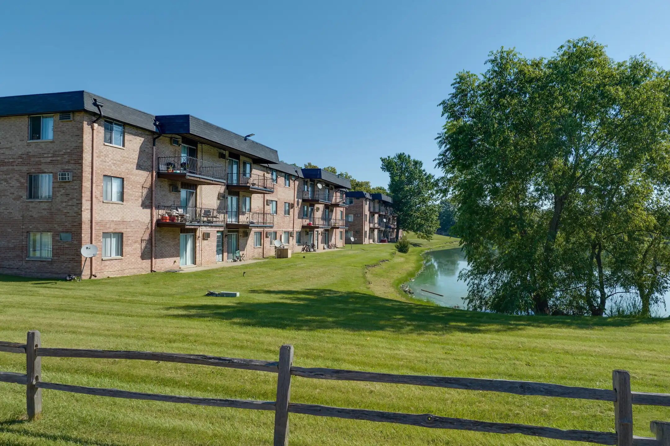 the-ridge-apartments-merrillville-in-46410