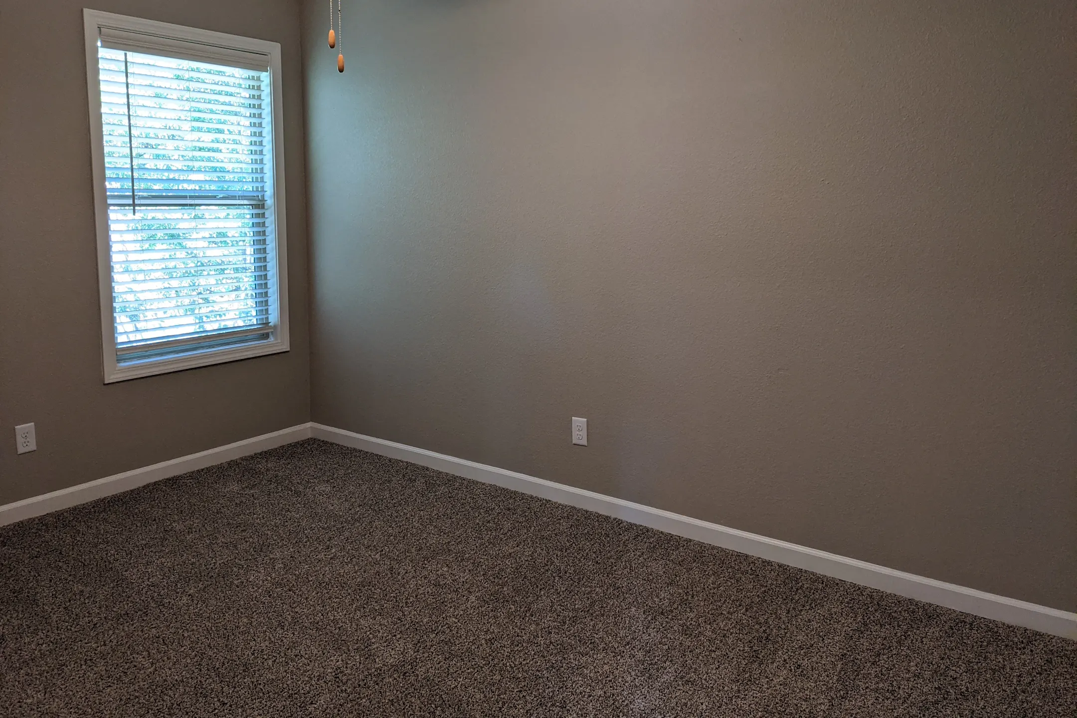 Creekside Colony 7951 Kingswood Dr Citrus Heights, CA Apartments