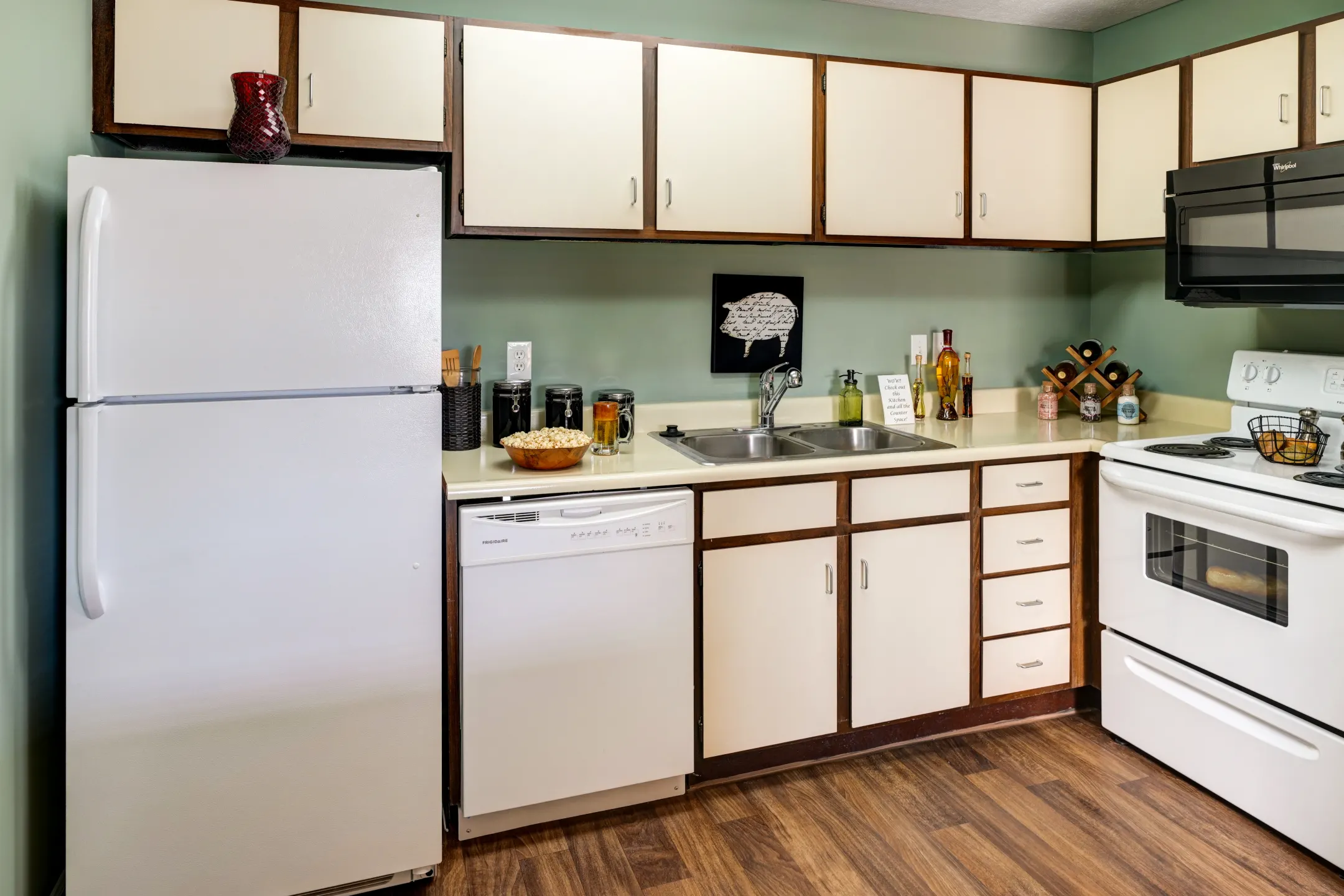 Kitchen - River Road Apartments - Indianapolis, IN