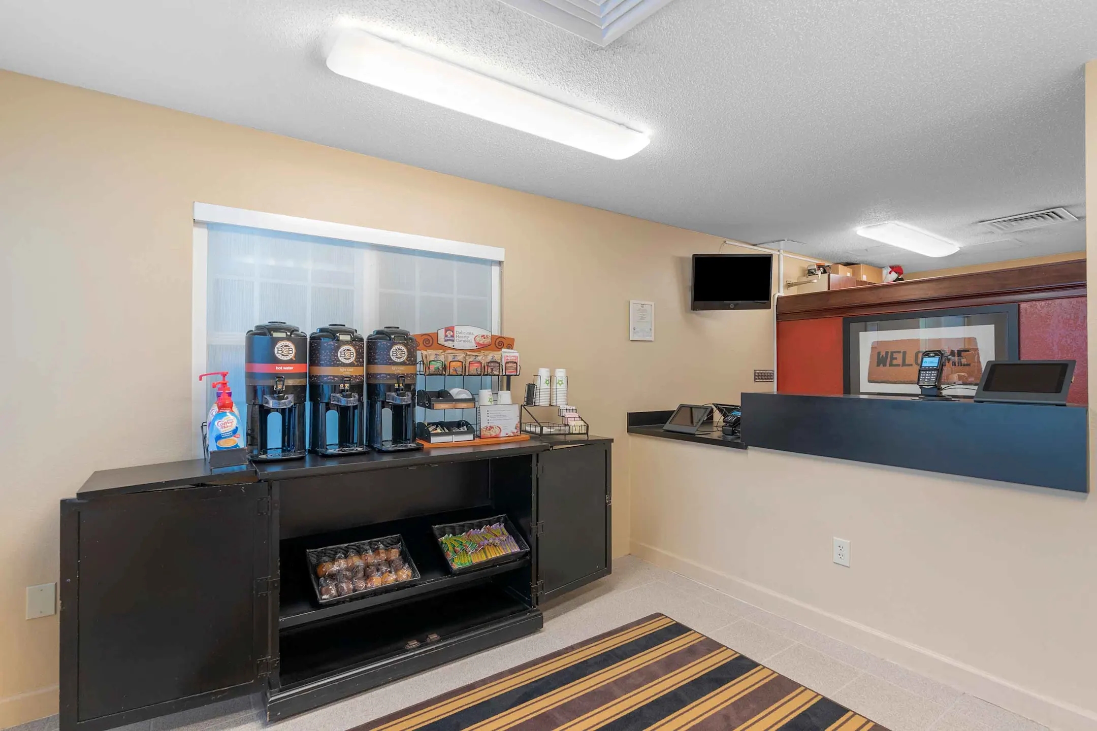 Furnished Studio Virginia Beach Independence Blvd. Apartments