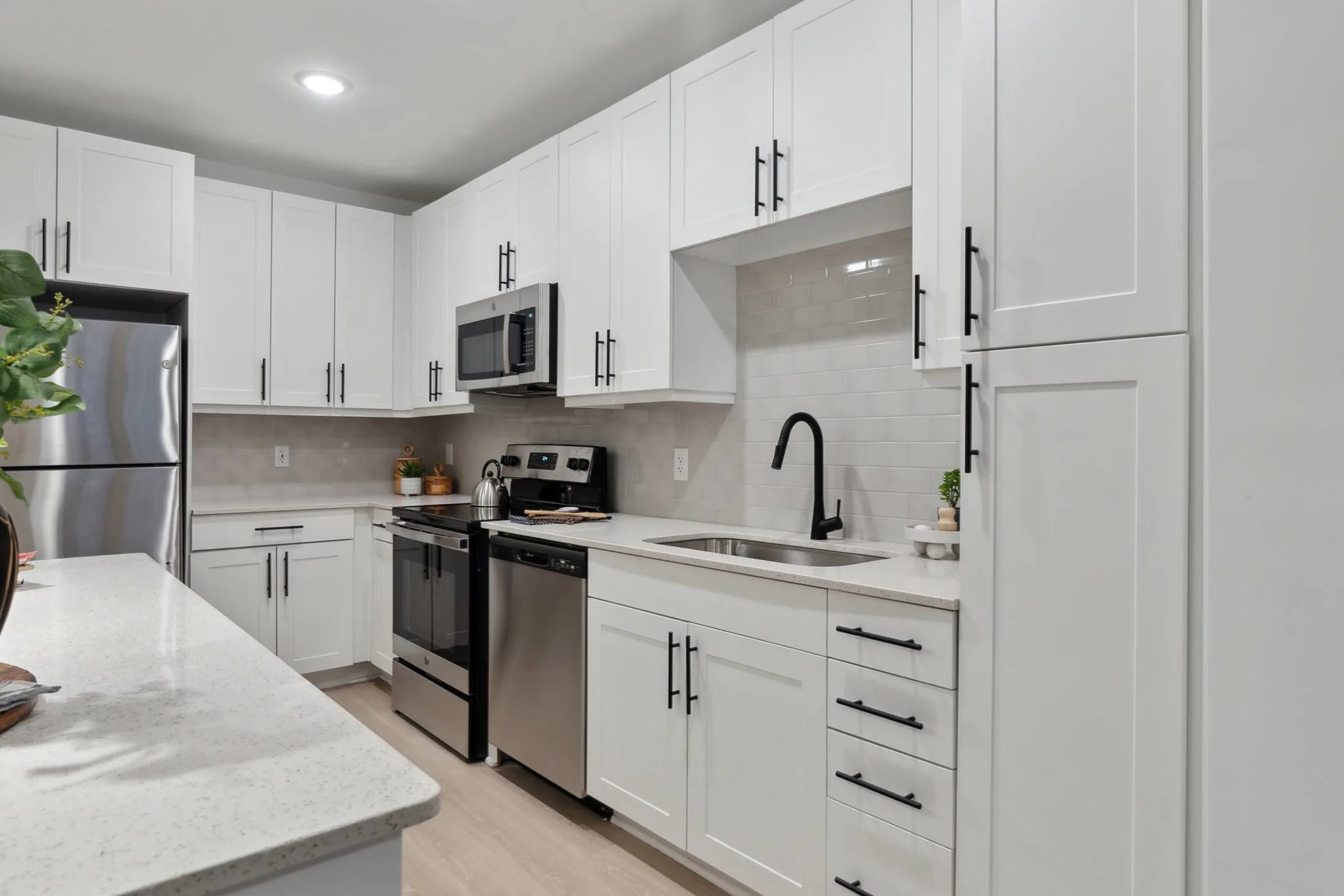 Metropolitan at the Riverwalk Apartments - Wilmington, NC 28401