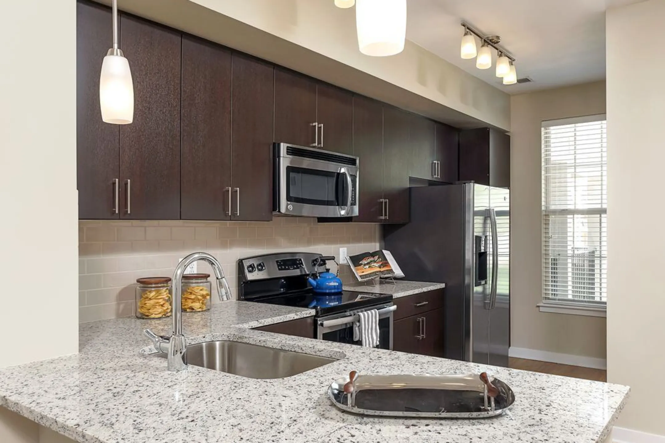 Kitchen - Avalon Falls Church - Falls Church, VA