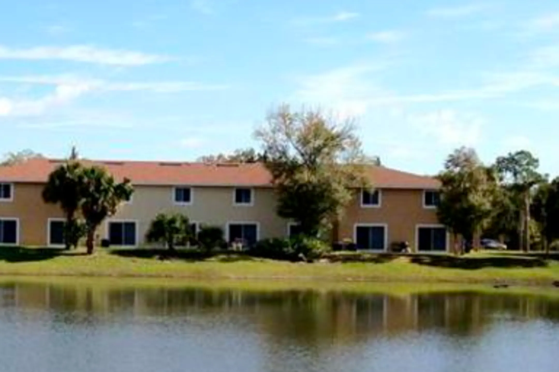 Cortez Village Townhomes 2101 Linda Sue Cir Fort Pierce, FL