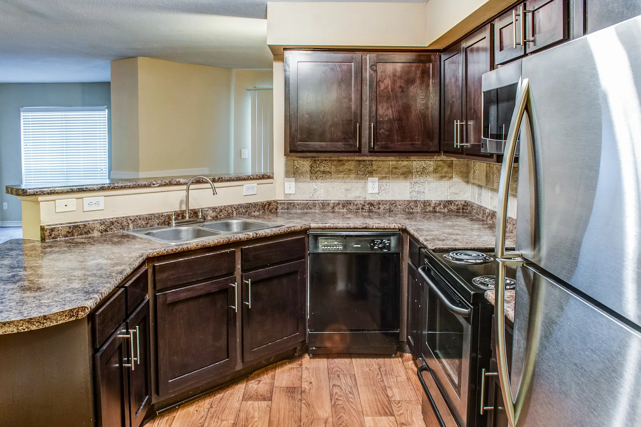 Kitchen - Waterford Downs Apartments - Saint Louis, MO