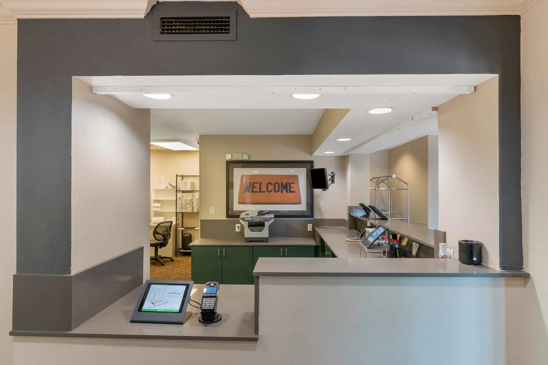 Kitchen - Furnished Studio - Kansas City - Country Club Plaza - Kansas City, MO