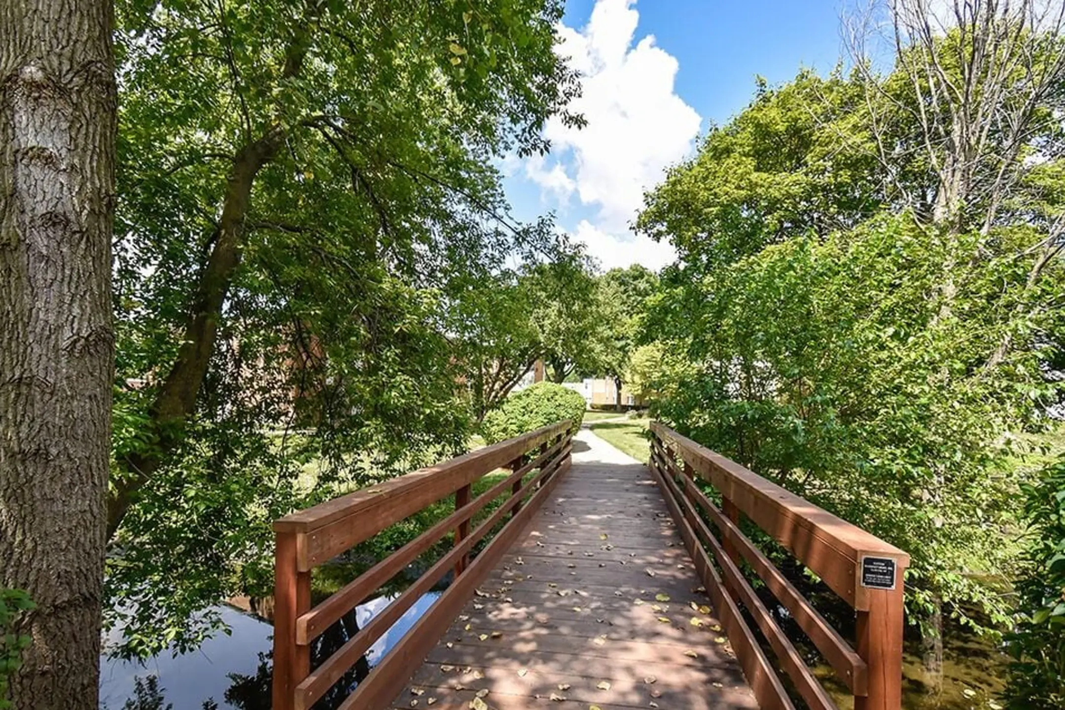 Harbor Lake Apartments 1610 Sunset Ave Waukegan, IL Apartments for