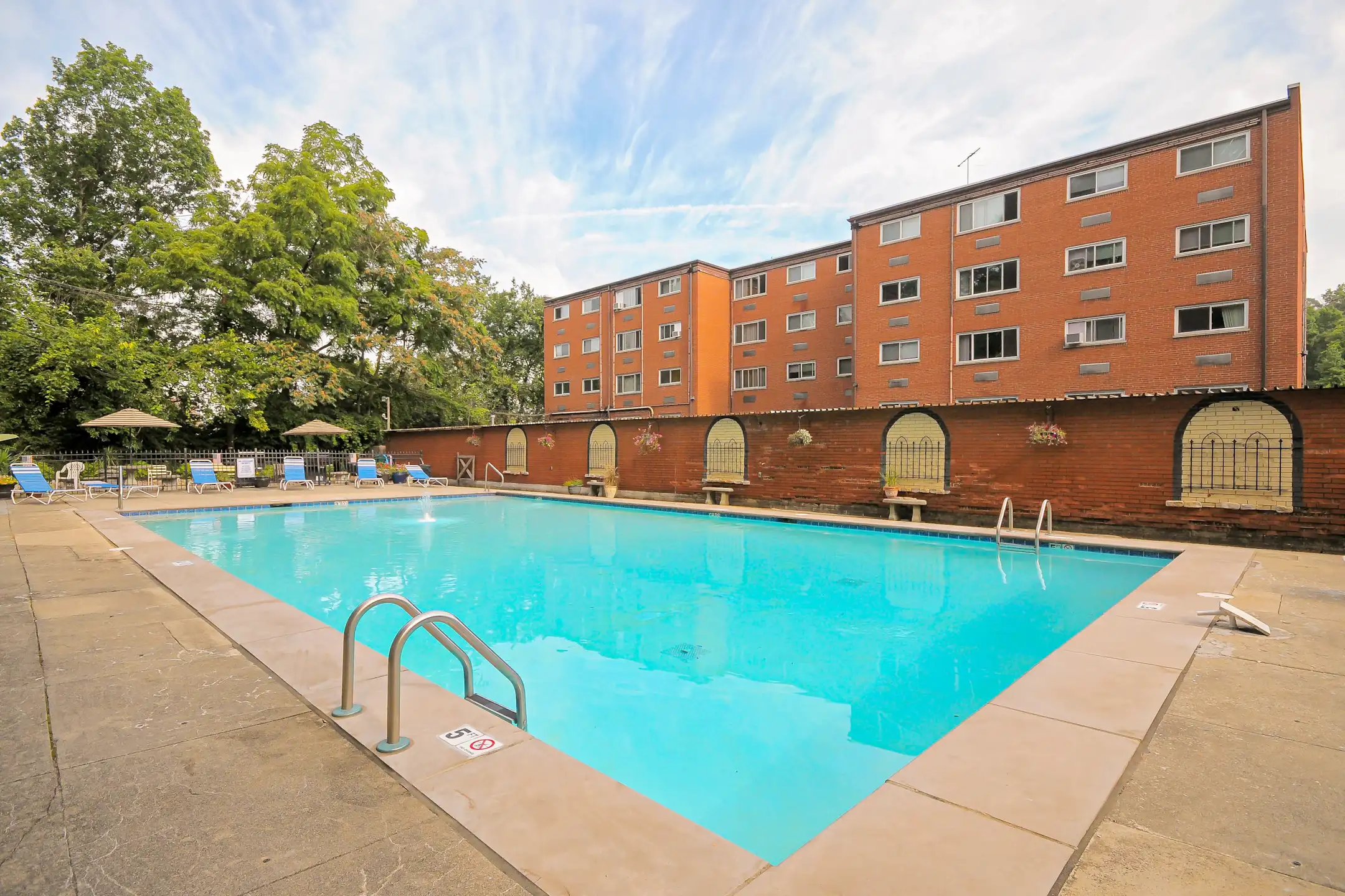 Pool - The Cliffs Apartments & Dixmyth Hills - Cincinnati, OH
