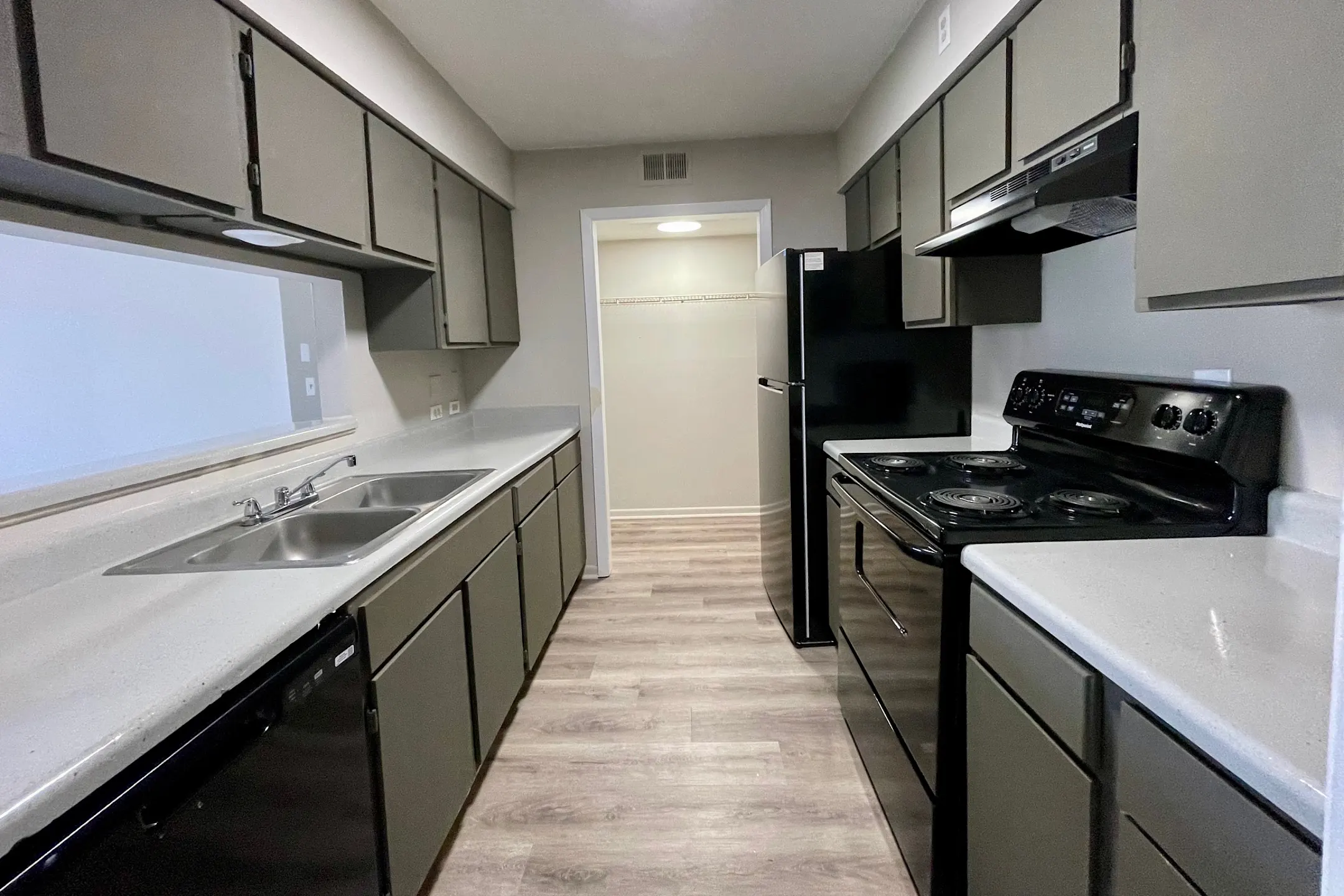 Jefferson Lakes 12400 Jefferson Hwy Baton Rouge, LA Apartments for