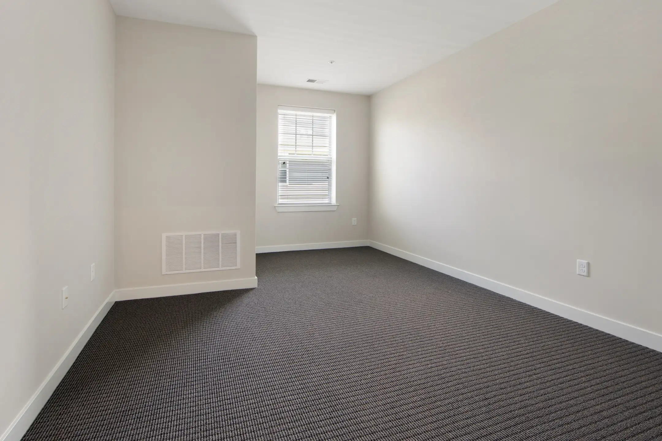 Camelot at Marlboro 98 Lukas Blvd. NJ Apartments for