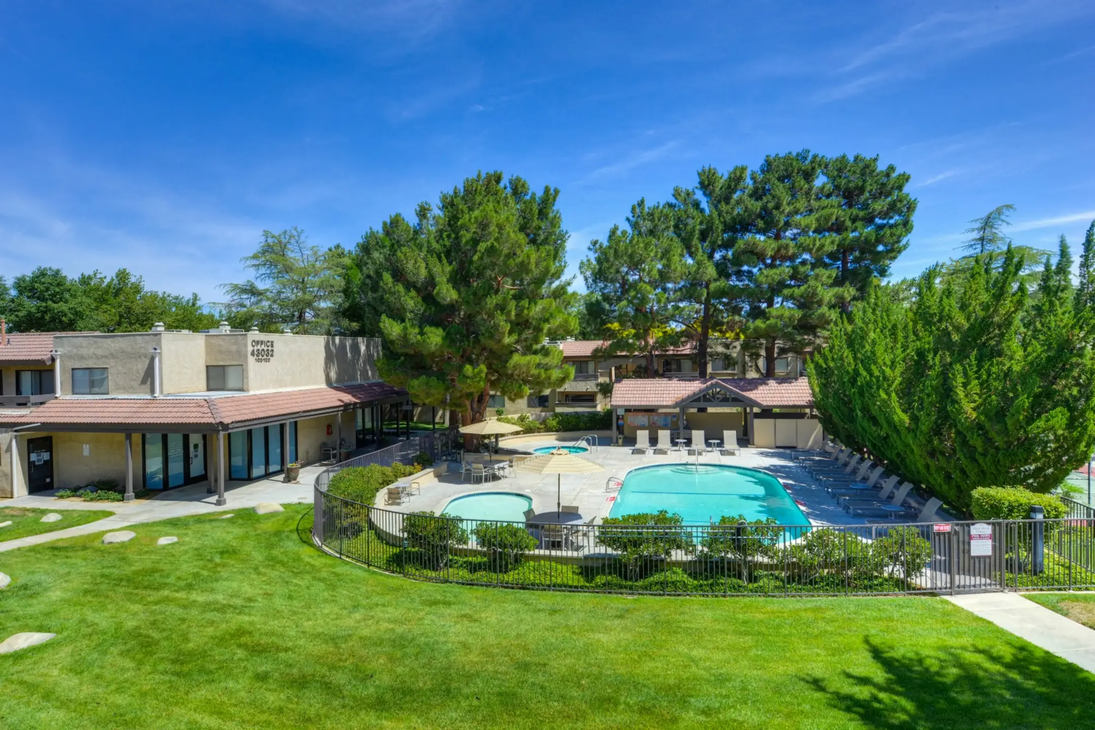 Pool - Park West Village - Lancaster, CA