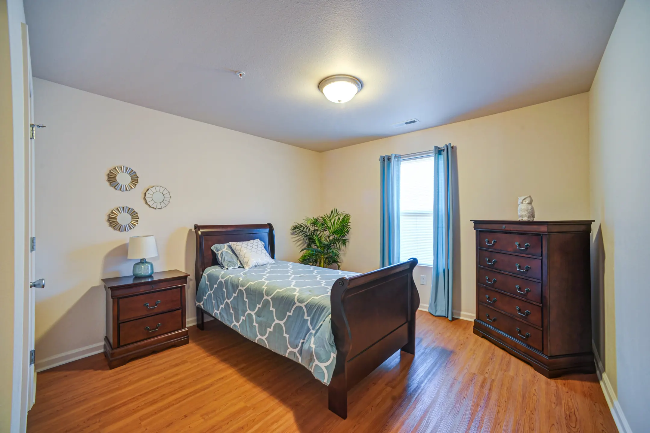 Bedroom - Kinway Apartments - Evansville, IN