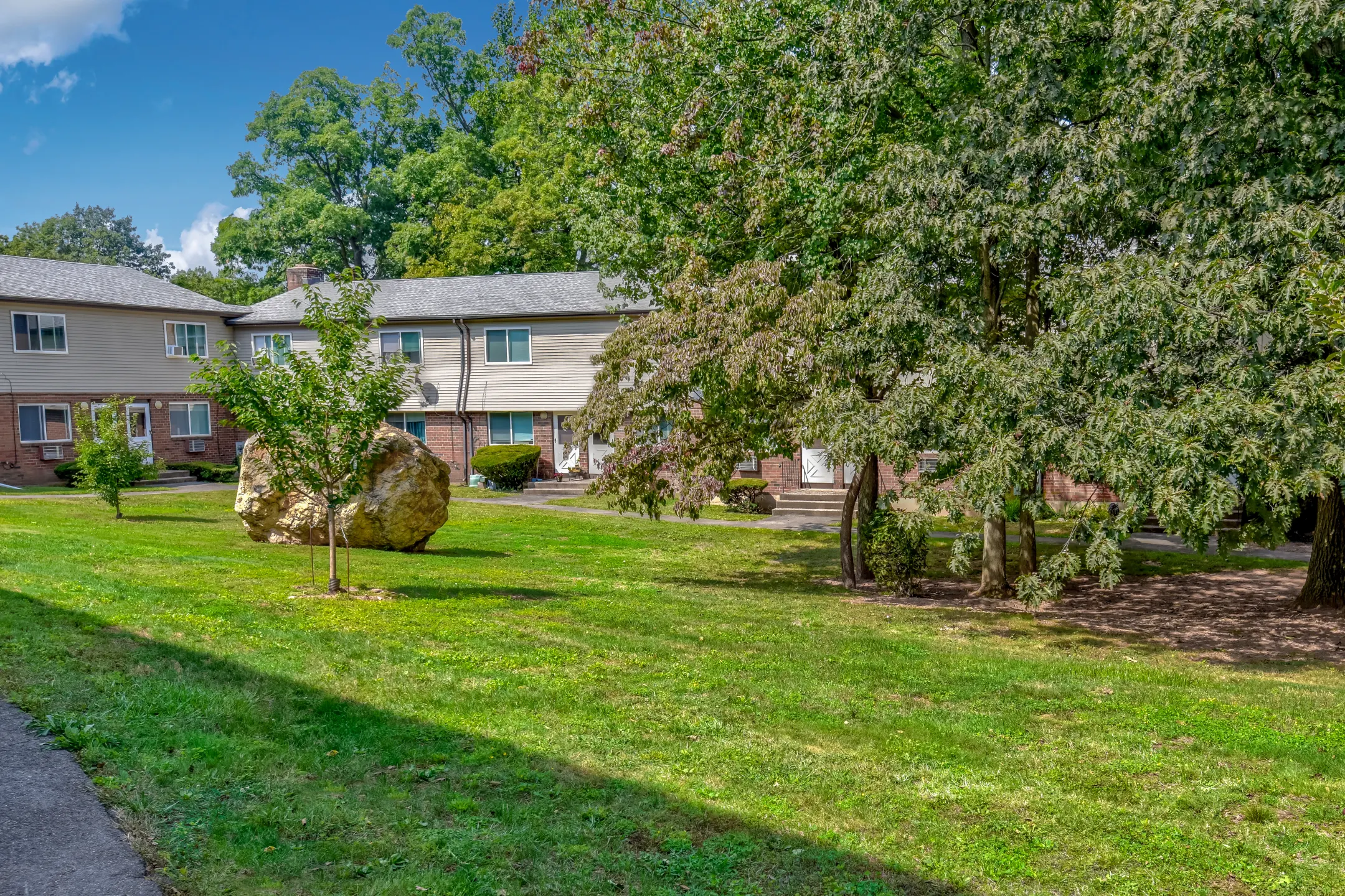 Woodbury Apartments Woodbury Circle Middletown, CT Apartments for