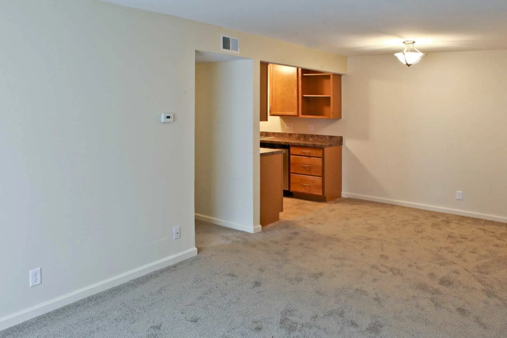 Dining Room - Markwell Village Apartments - Louisville, KY
