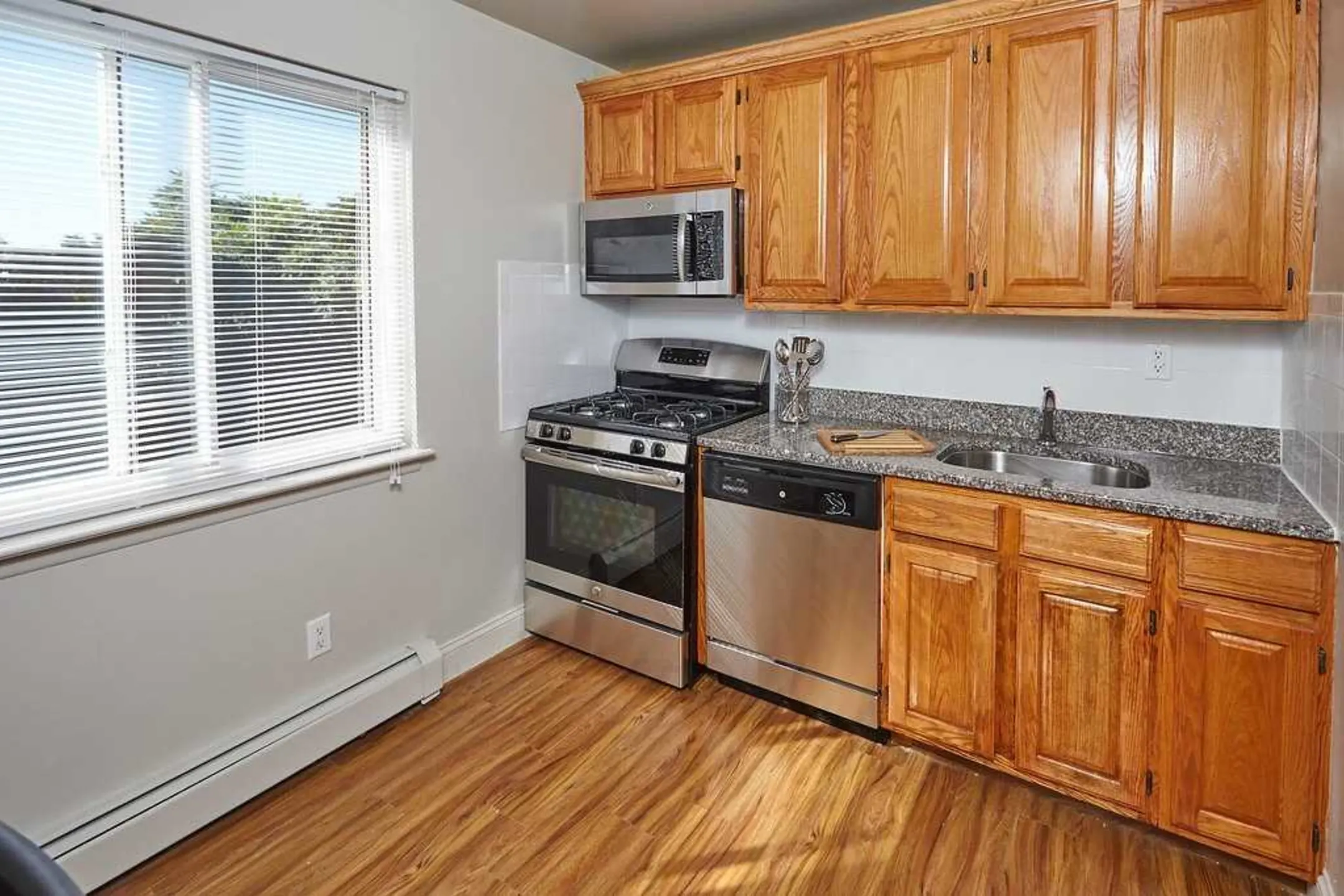 Kitchen - Cypress Apartments - Bridgeport, CT