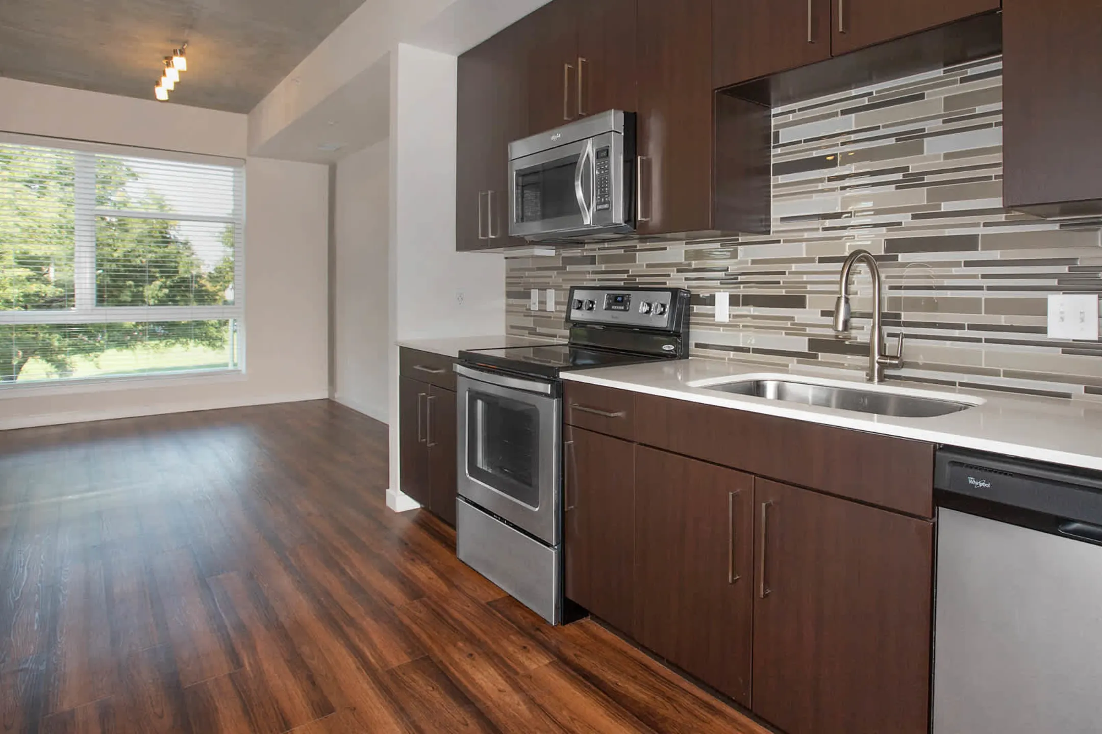 Kitchen - Radius Uptown Apartments - Denver, CO