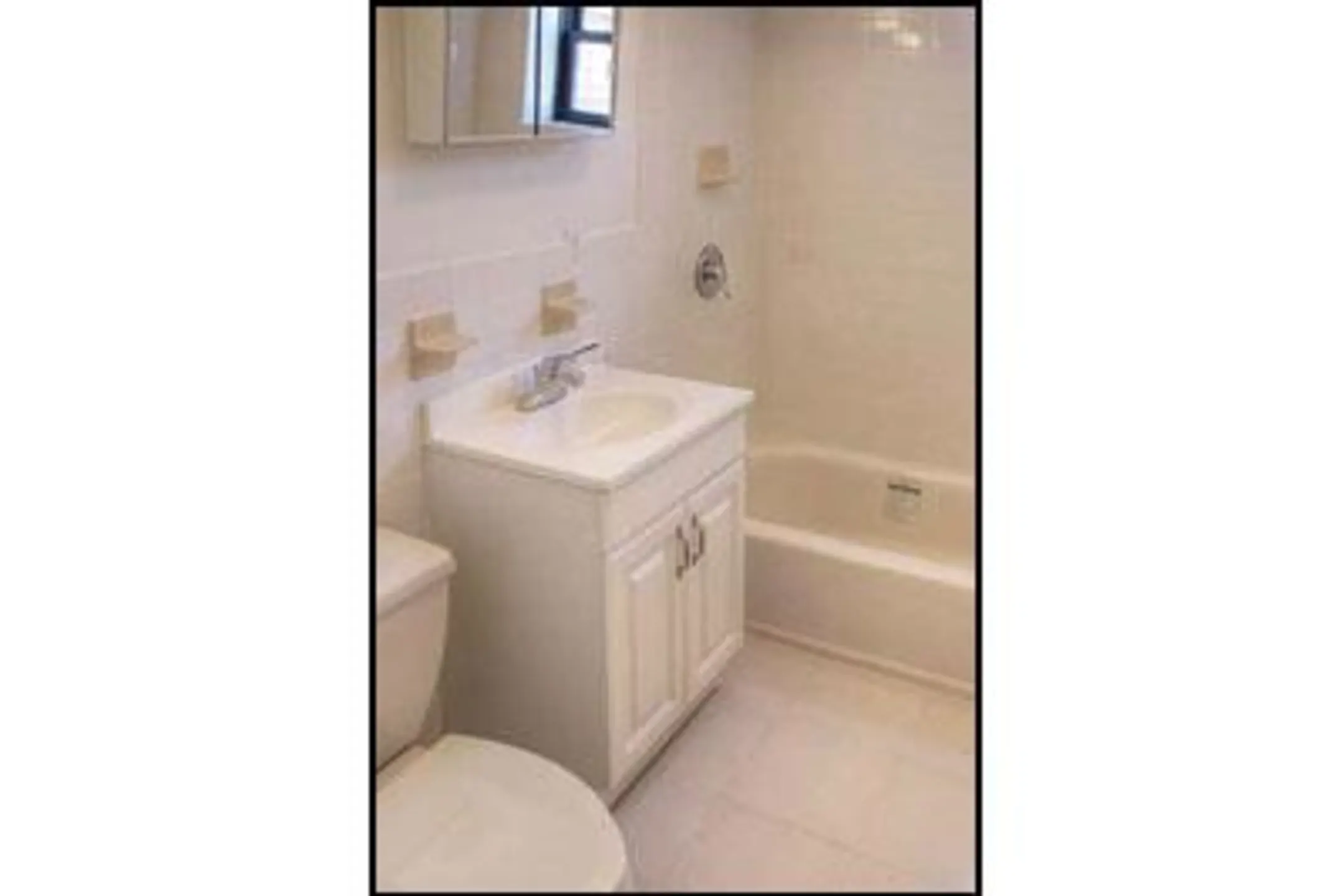 Bathroom - Washington Heights Associates - Bloomfield, NJ