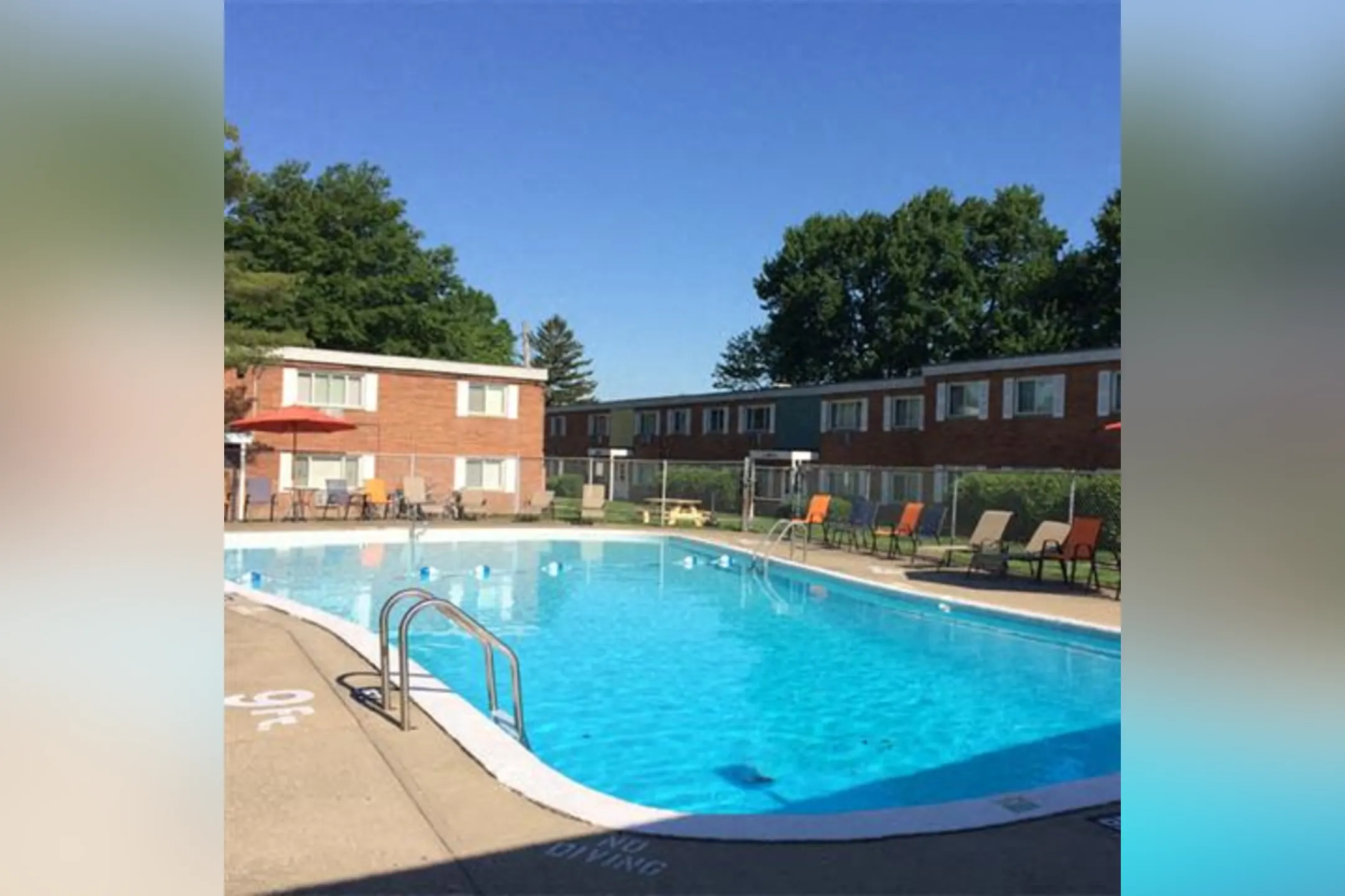 Holland Gardens Apartments 13308 Starlite Dr Brookpark, OH