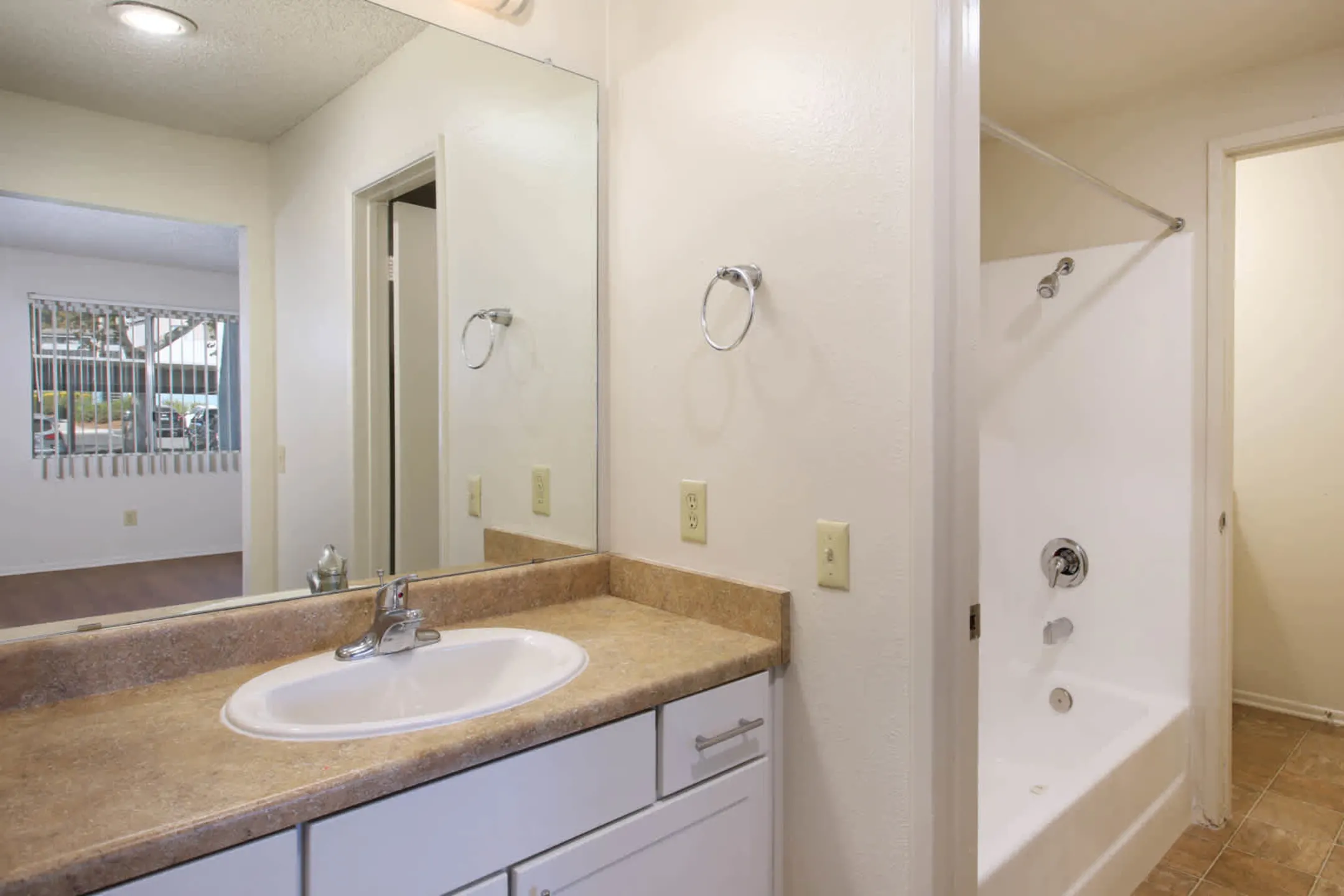 Villa Solana Apartments - Laguna Hills, CA 92653