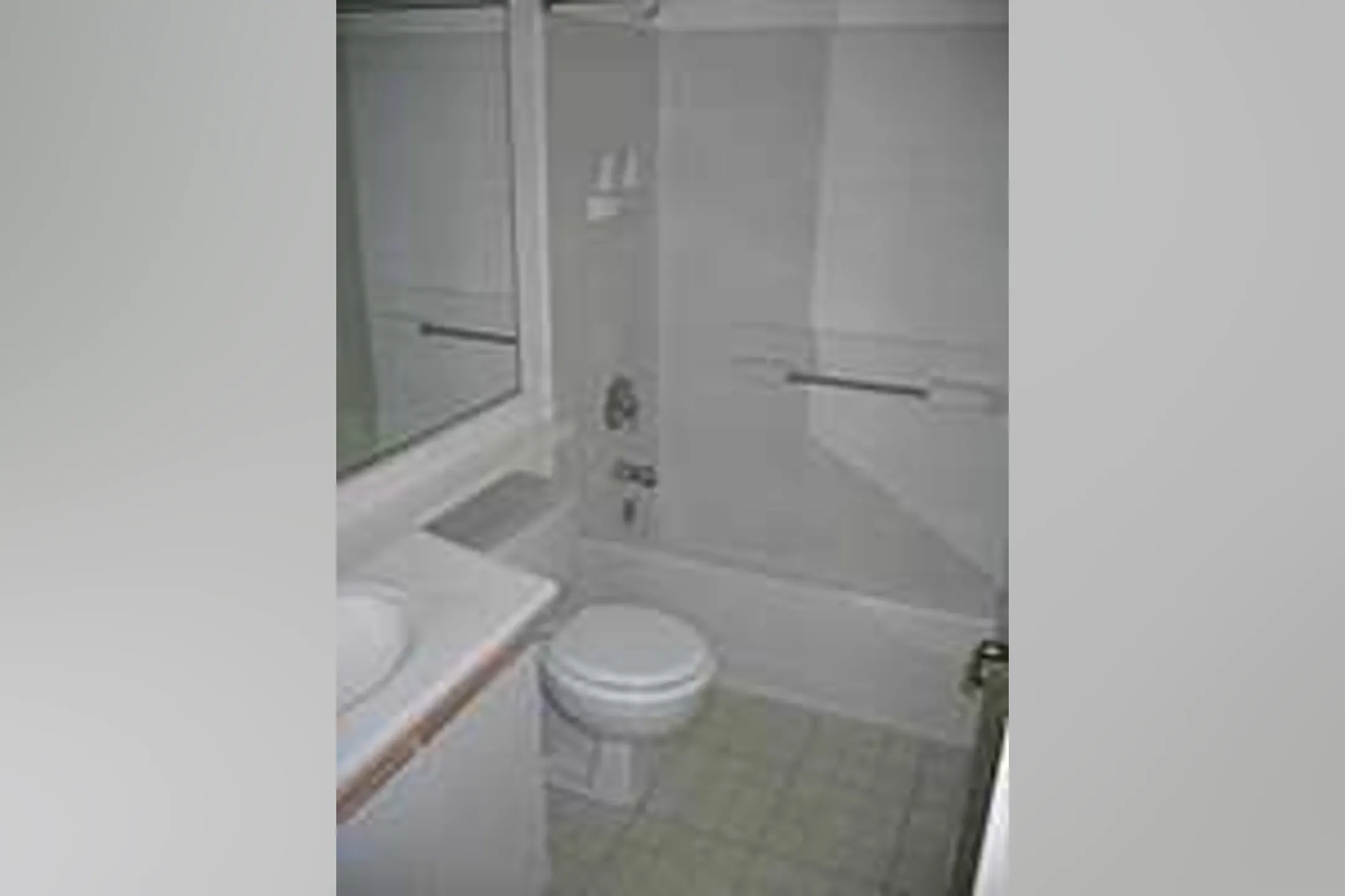 Bathroom - Elmhurst Place - Elmhurst, IL
