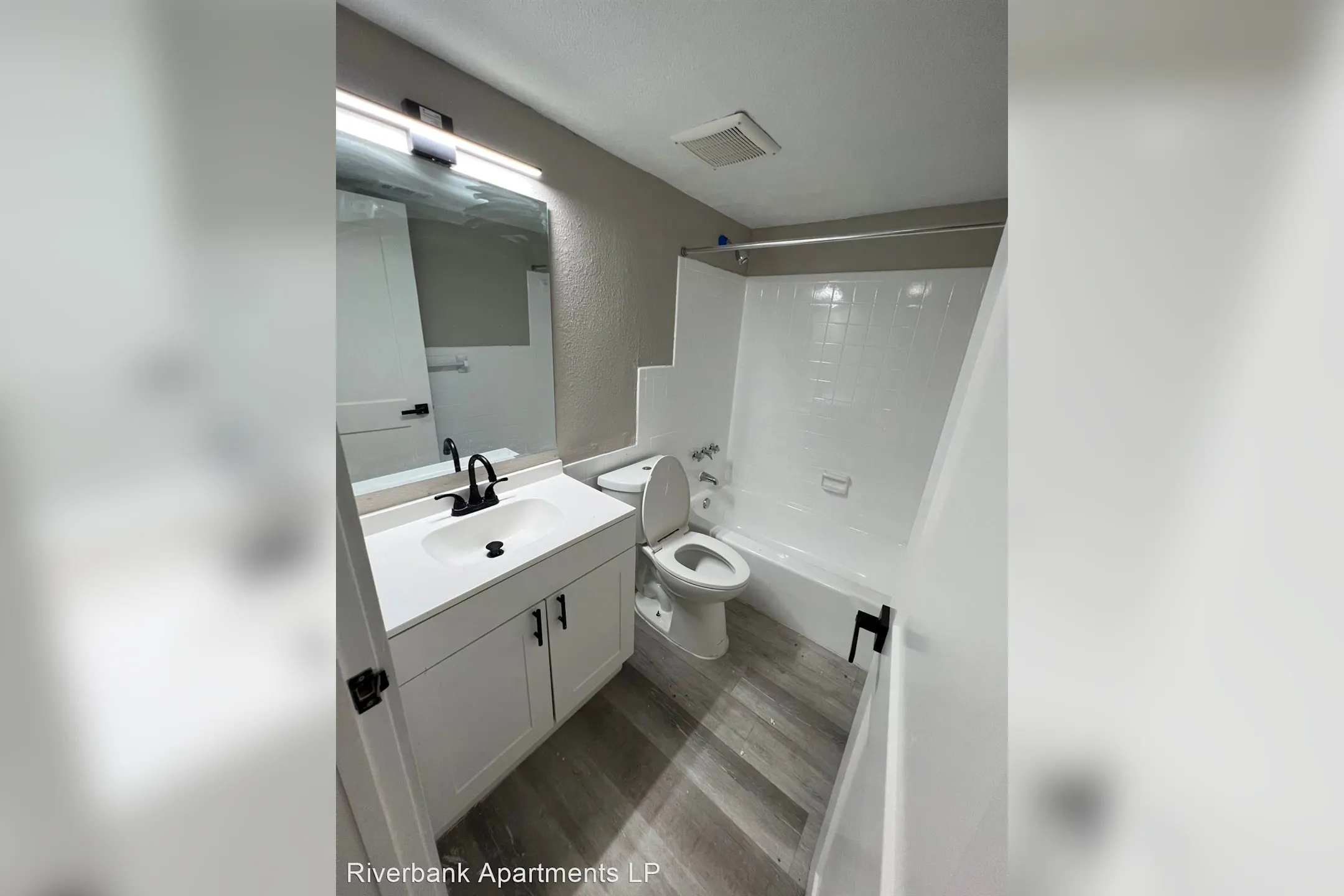 Bathroom - Riverbank Apartment Homes - Jacksonville, FL