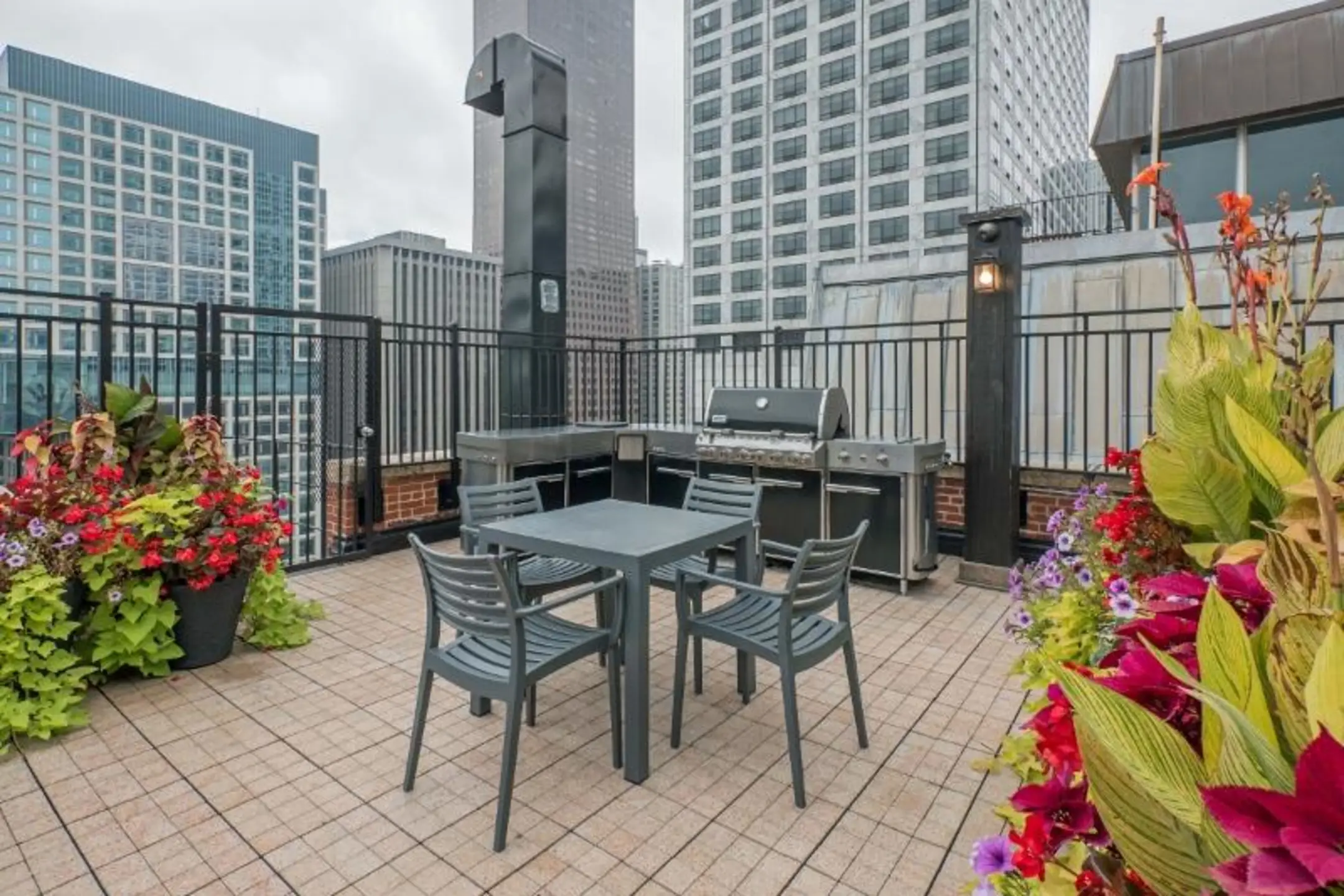 Patio / Deck - The Chatelaine - Chicago, IL