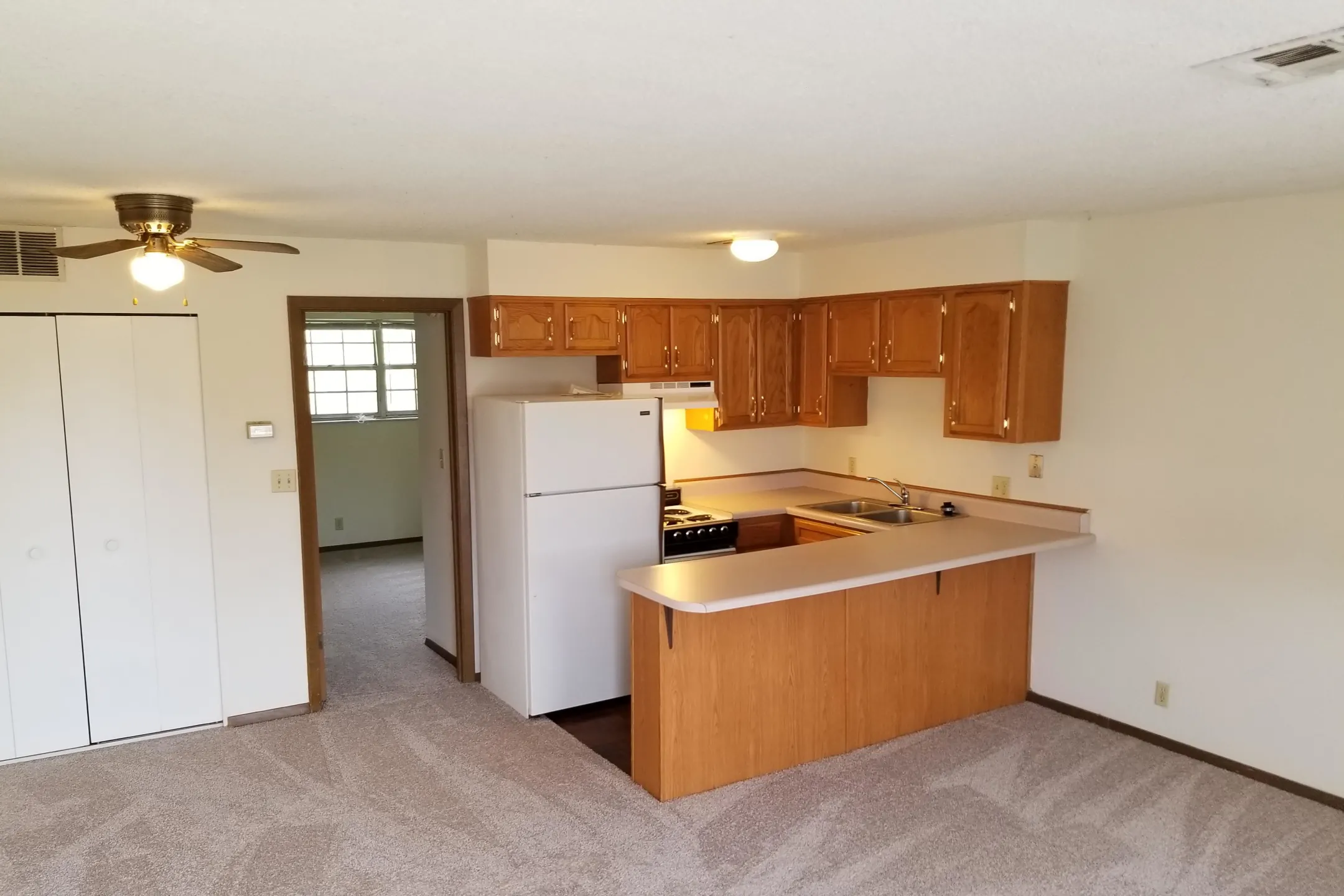 Kitchen - Chapel Court Apartments - Evansville, IN