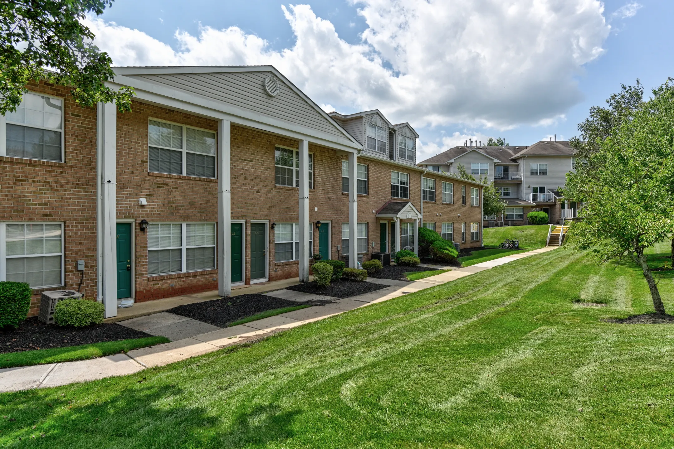 Whiton Hills Apartments - Branchburg, NJ 08853