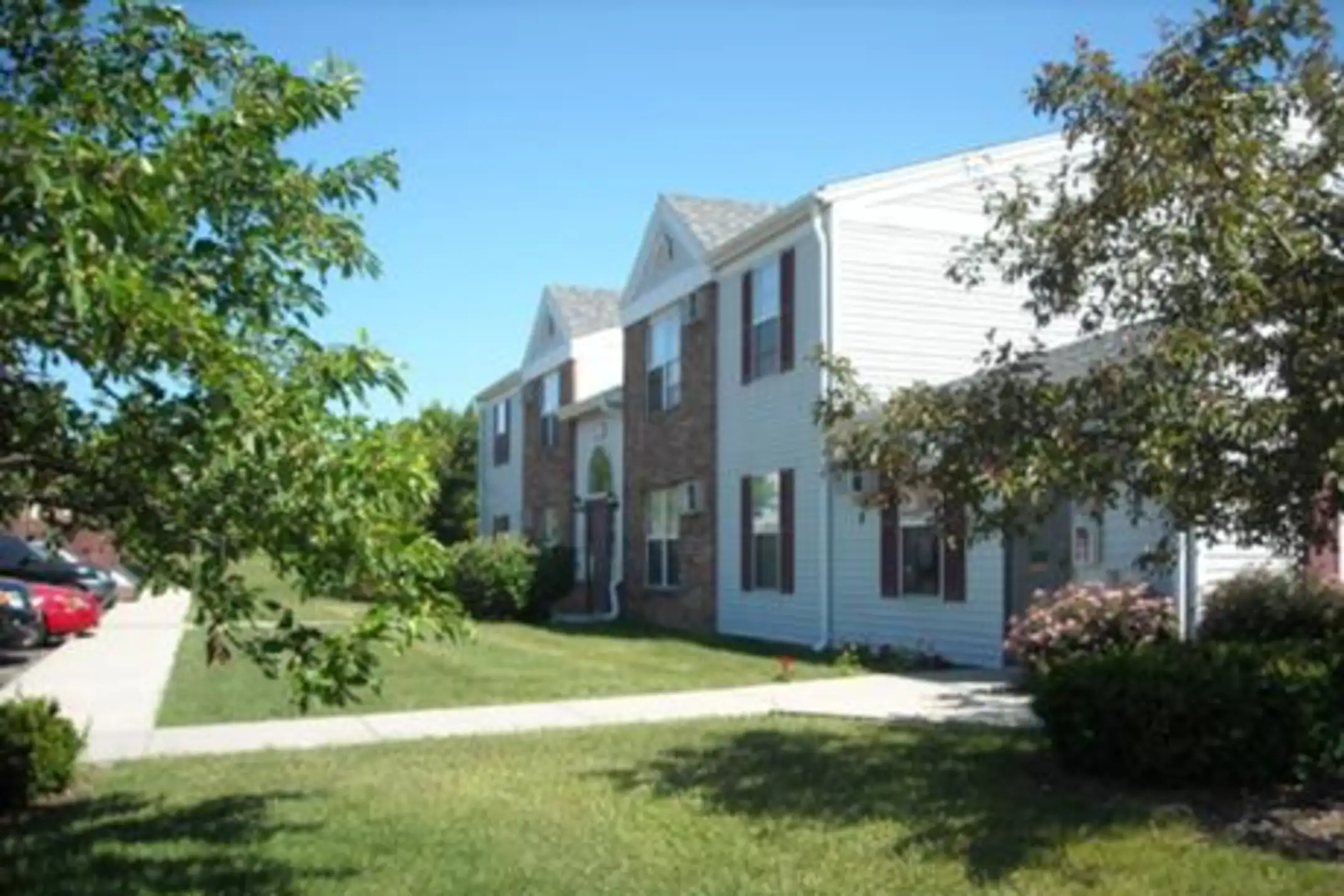 Paradise Place Apartments 1600 Vogt Dr West Bend, WI Apartments for