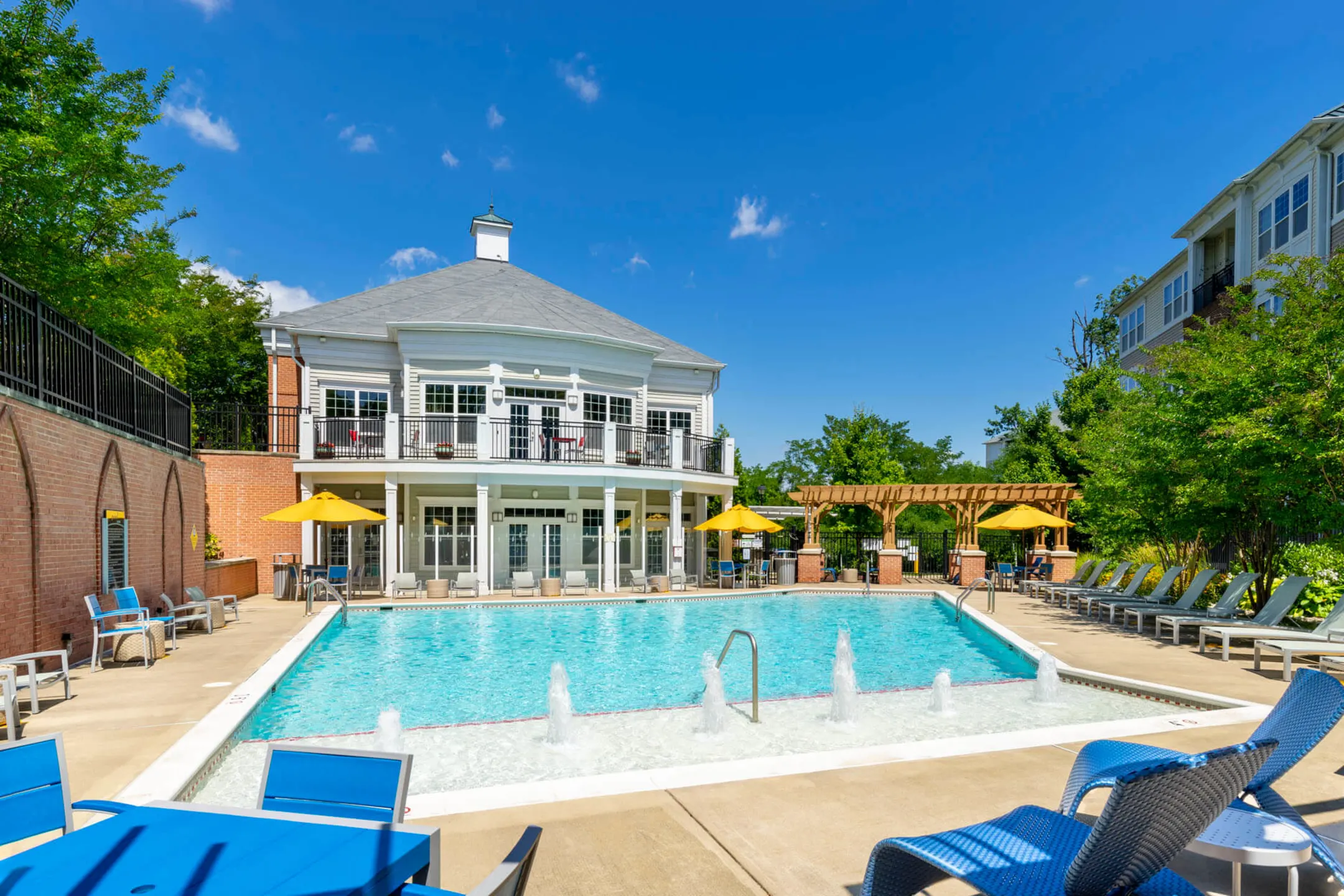 Pool - Signal Hill Apartment Homes - Woodbridge, VA
