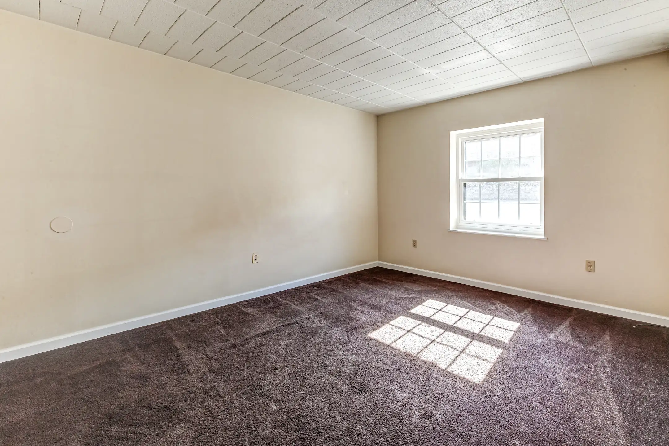 Colonial Arms Apartments Monaca, PA 15061