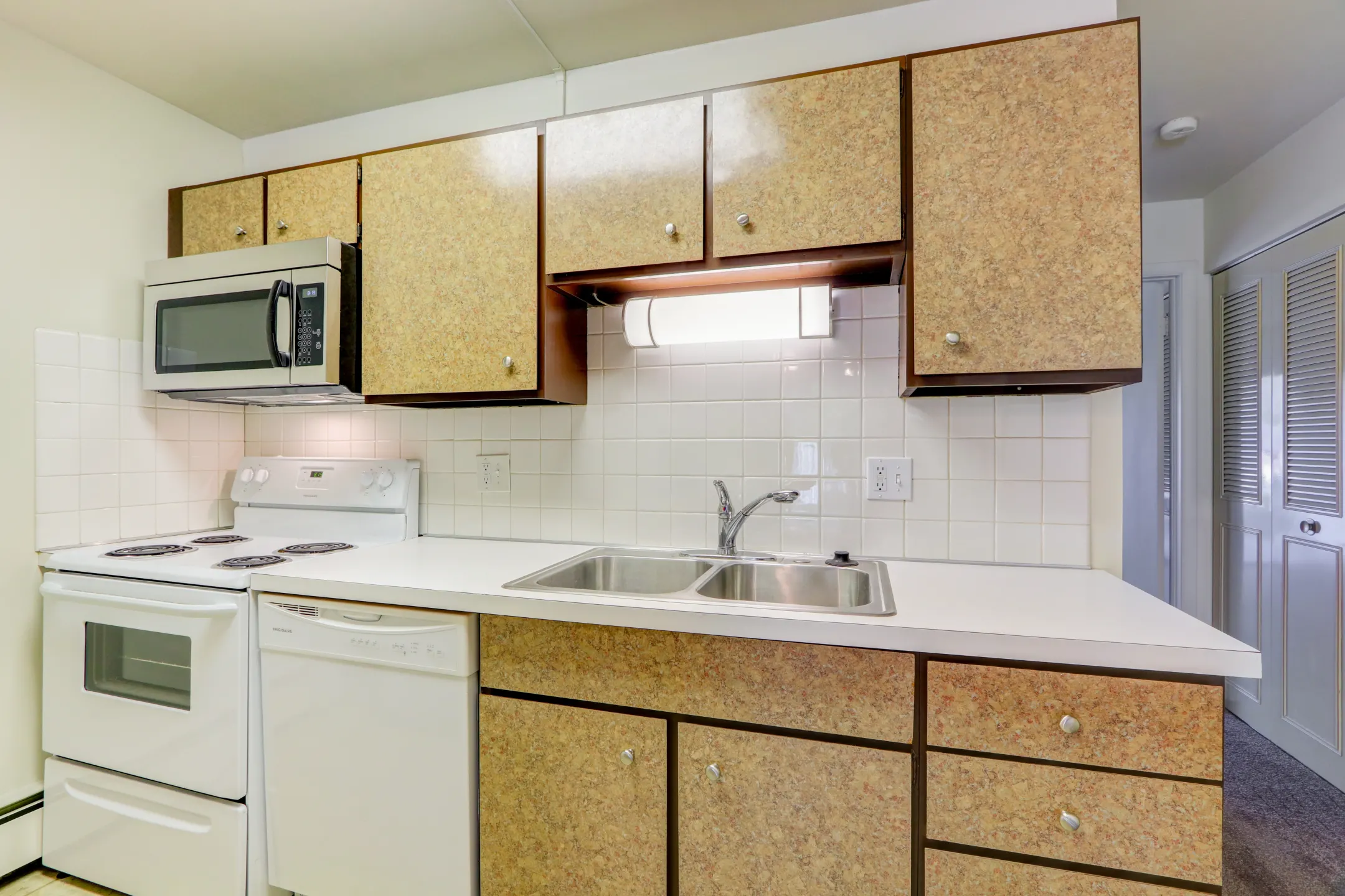 Kitchen - The Apartments on 2nd Street - Cuyahoga Falls, OH