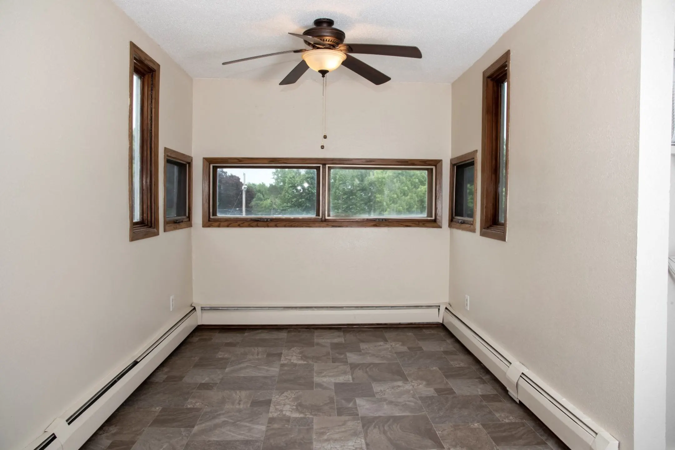 Bass Lake Crossing Apartments New Hope, MN 55428